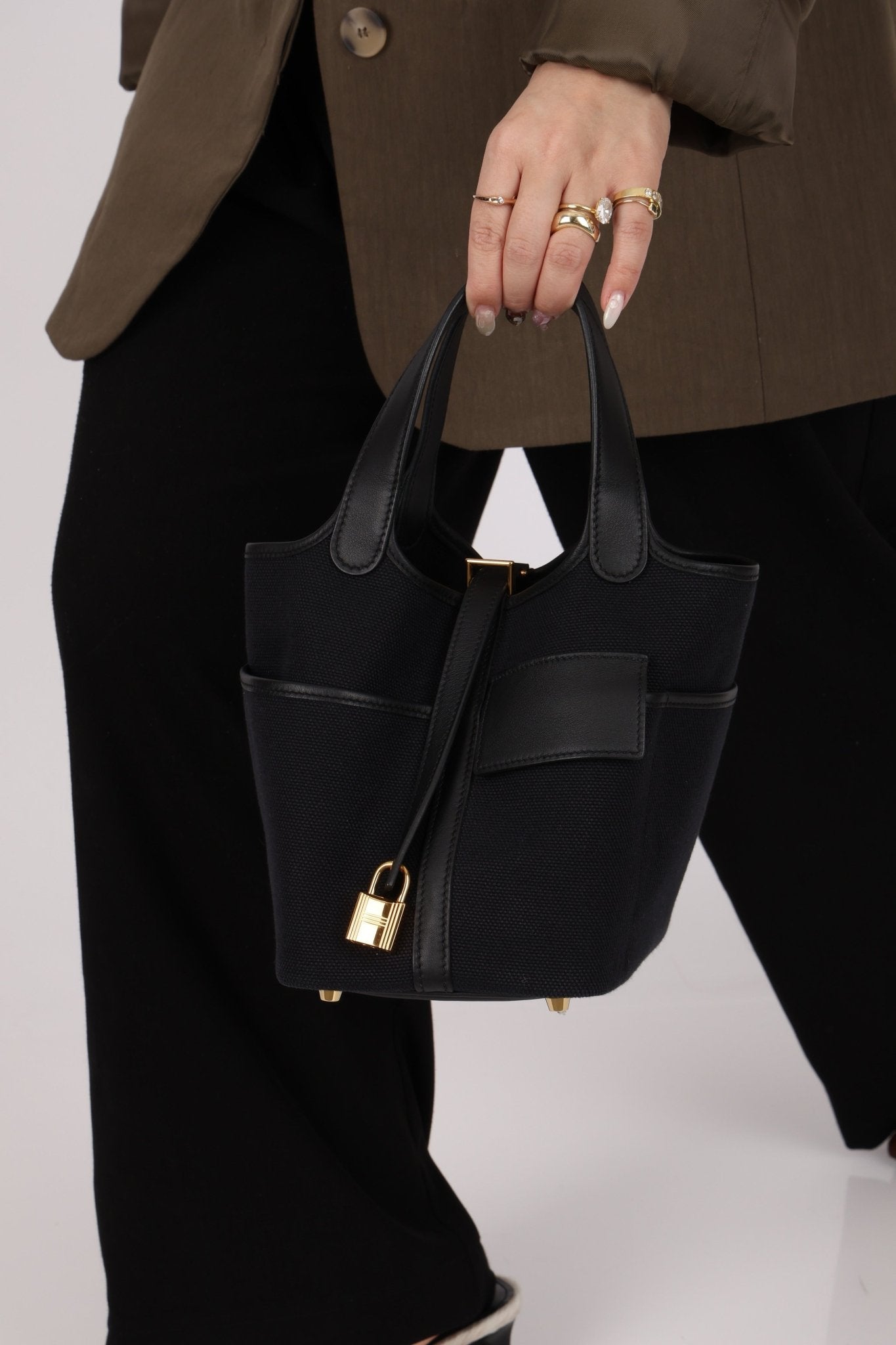 Hermès 2022 Noir Toile Goeland Swift Cargo Picotin Lock 18 GHW - FashioNica