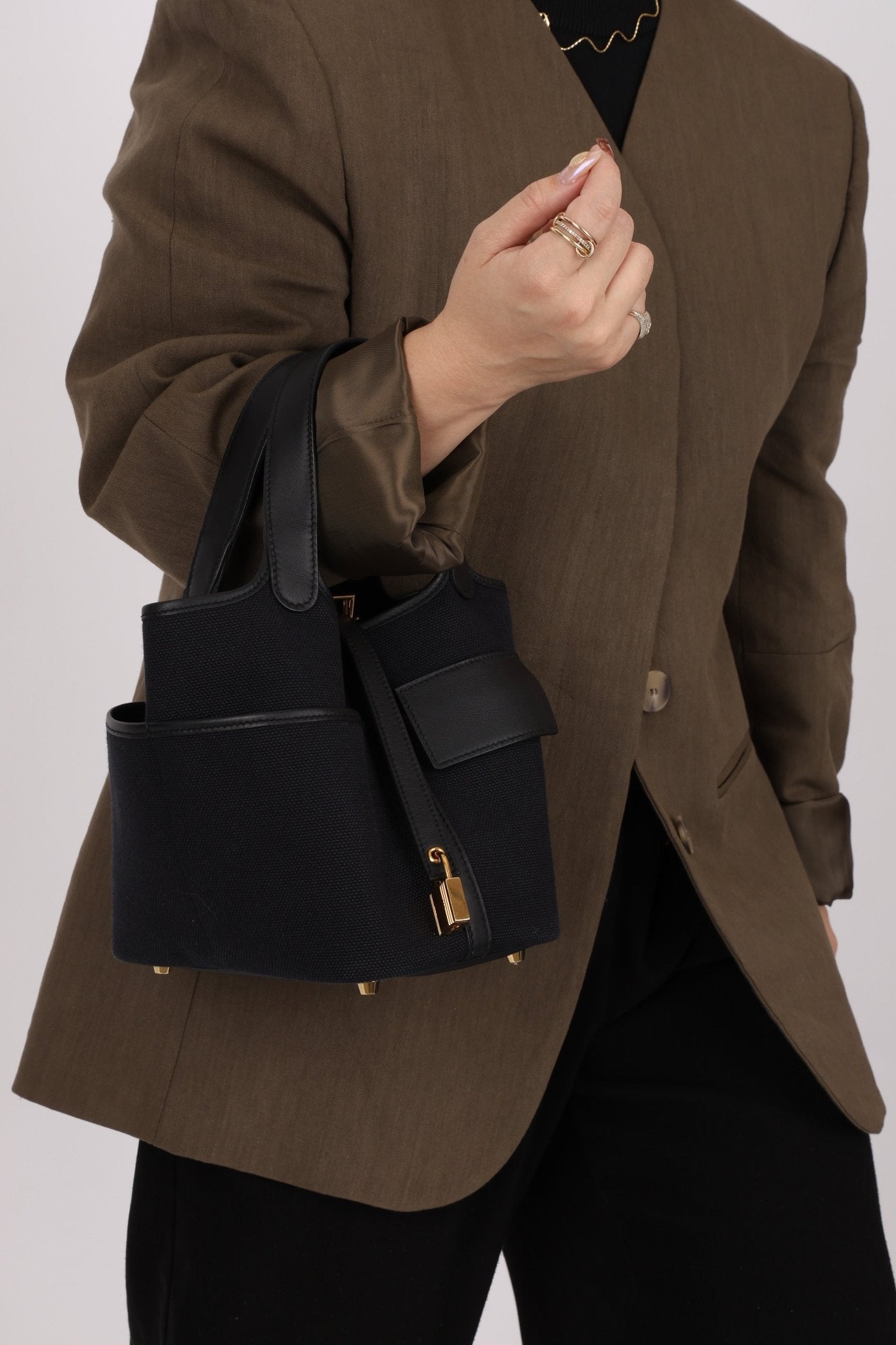 Hermès 2022 Noir Toile Goeland Swift Cargo Picotin Lock 18 GHW - FashioNica