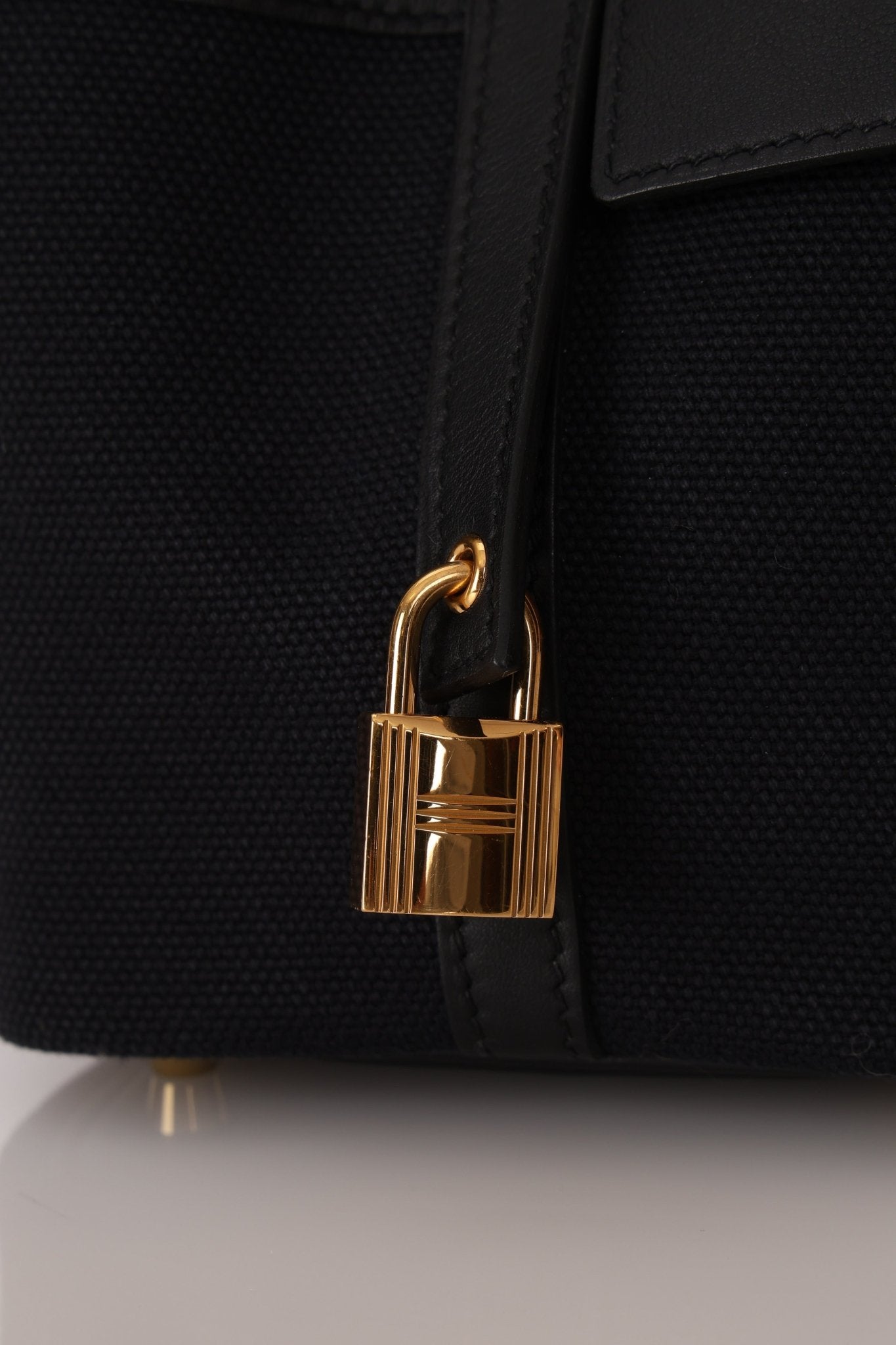 Hermès 2022 Noir Toile Goeland Swift Cargo Picotin Lock 18 GHW - FashioNica