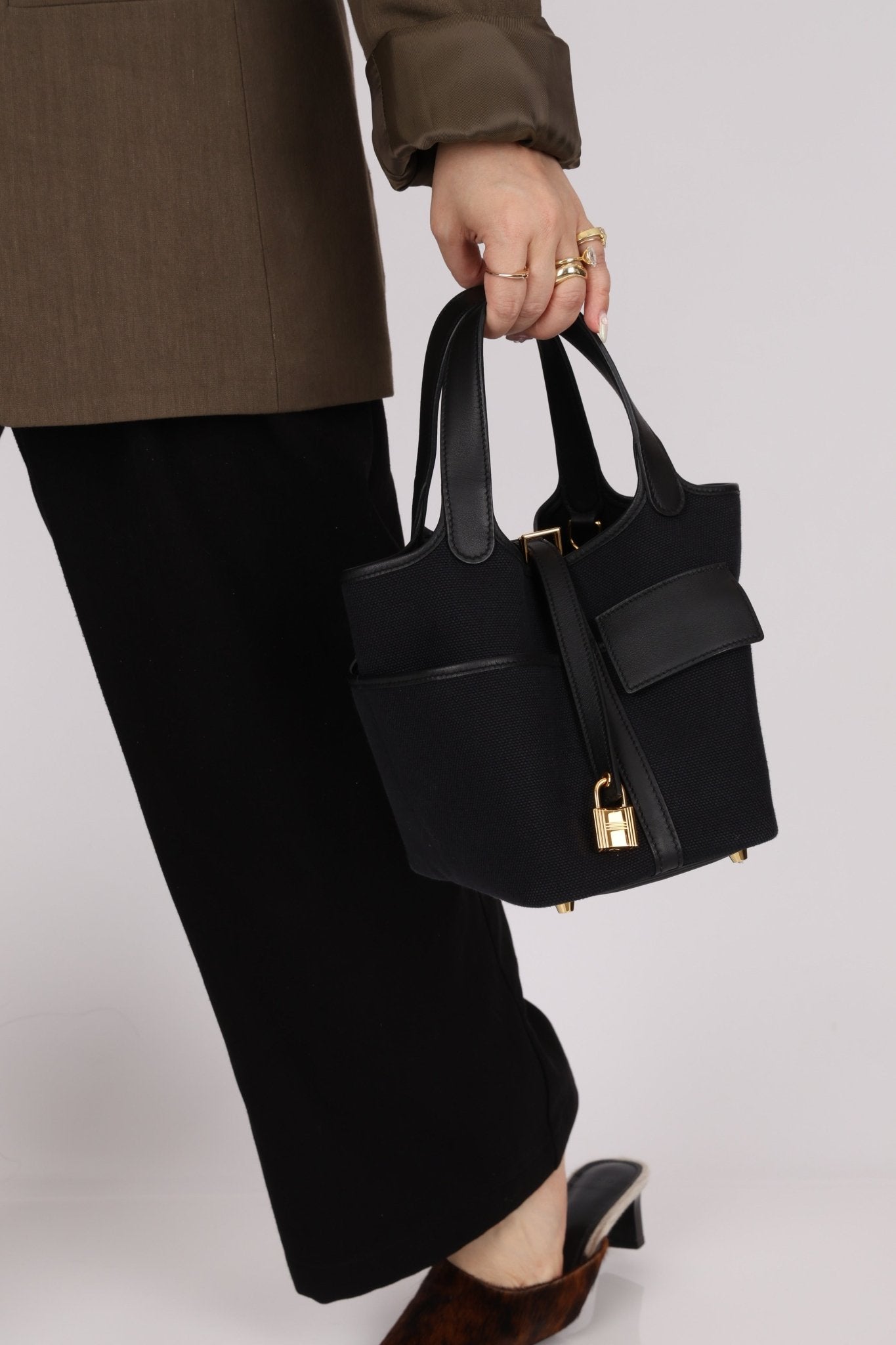 Hermès 2022 Noir Toile Goeland Swift Cargo Picotin Lock 18 GHW - FashioNica