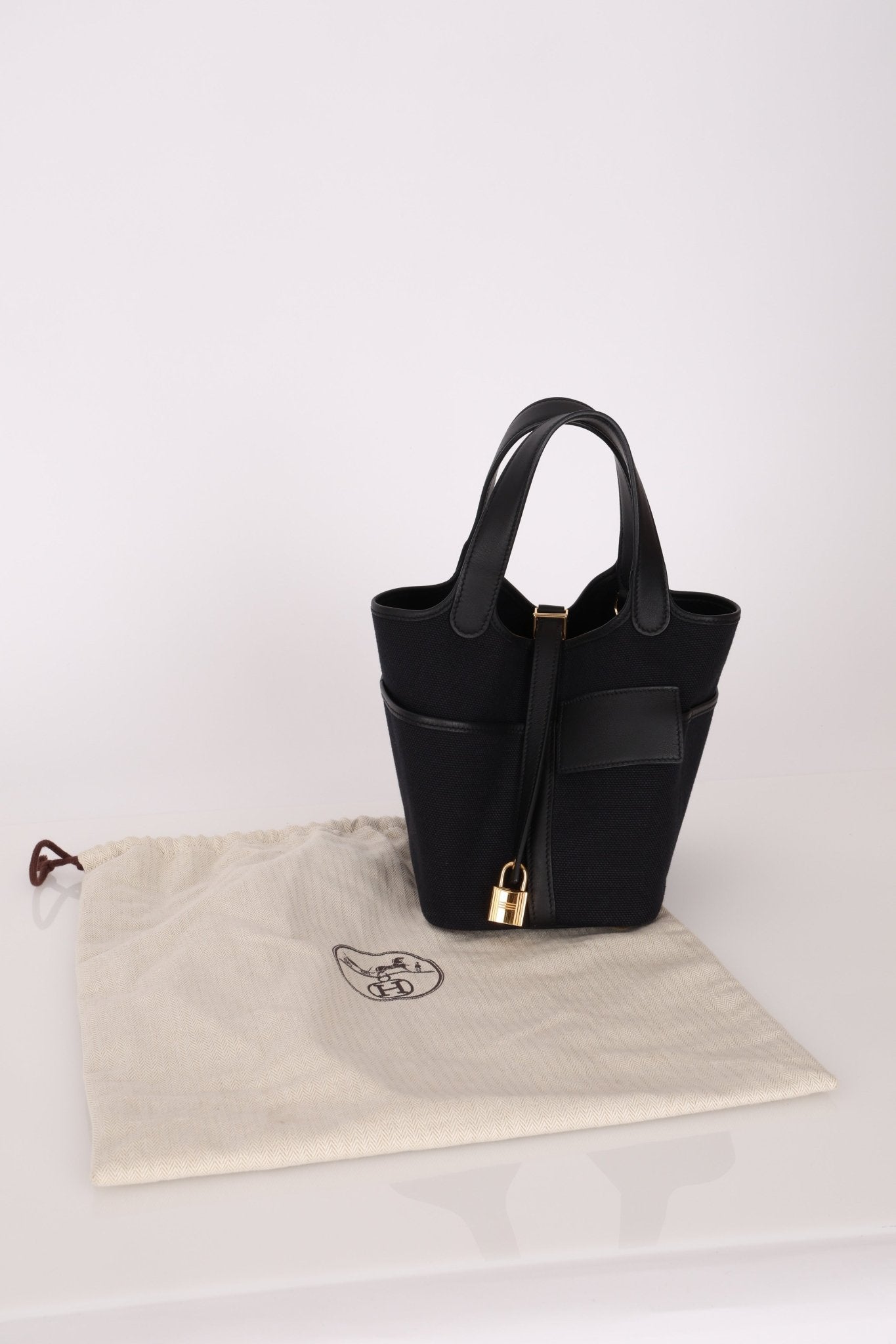 Hermès 2022 Noir Toile Goeland Swift Cargo Picotin Lock 18 GHW - FashioNica