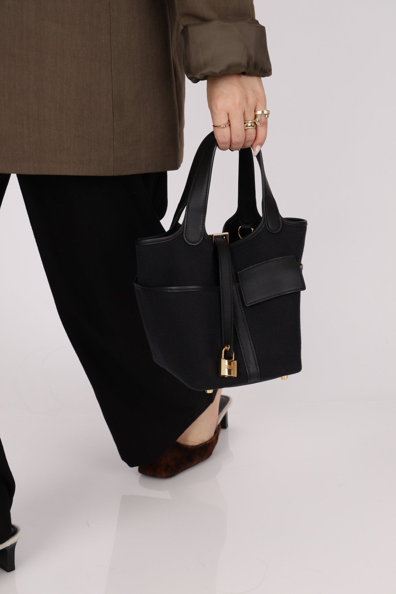 Hermès 2022 Noir Toile Goeland Swift Cargo Picotin Lock 18 GHW - FashioNica