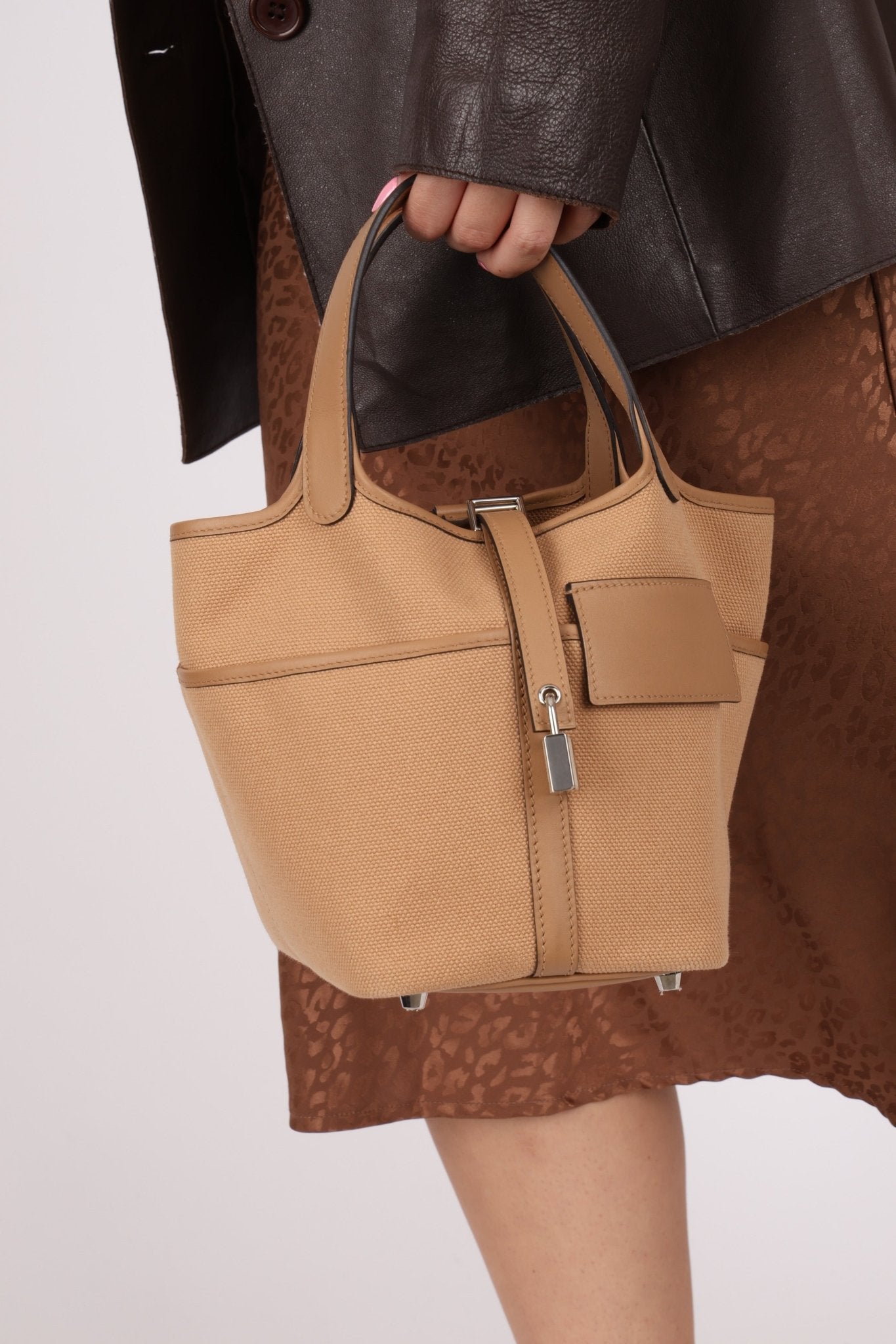Hermès 2023 Chai Swift Cargo Picotin Lock 18 PHW - FashioNica