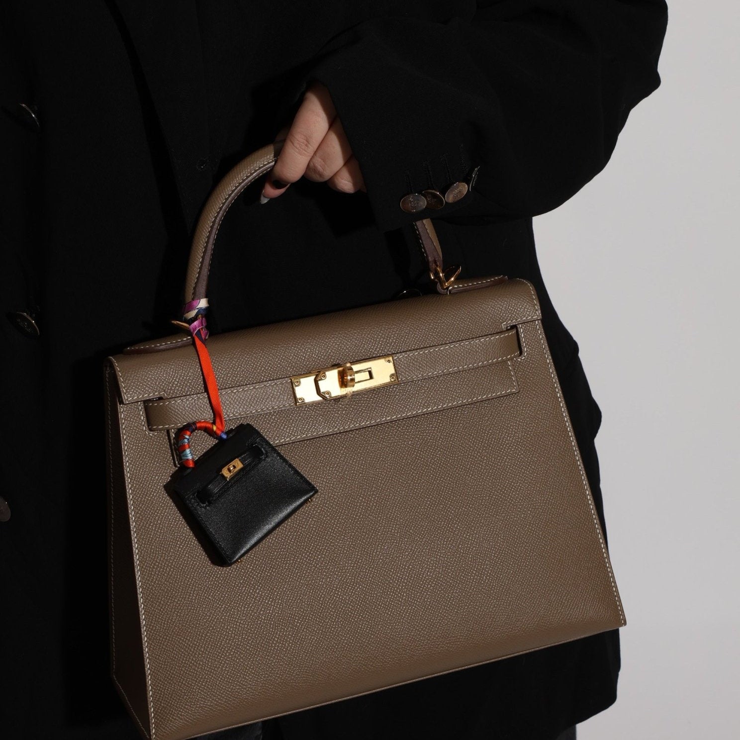 Hermès 2023 Micro Kelly Noir Tadelakt Twilly Bag Charm - FashioNica