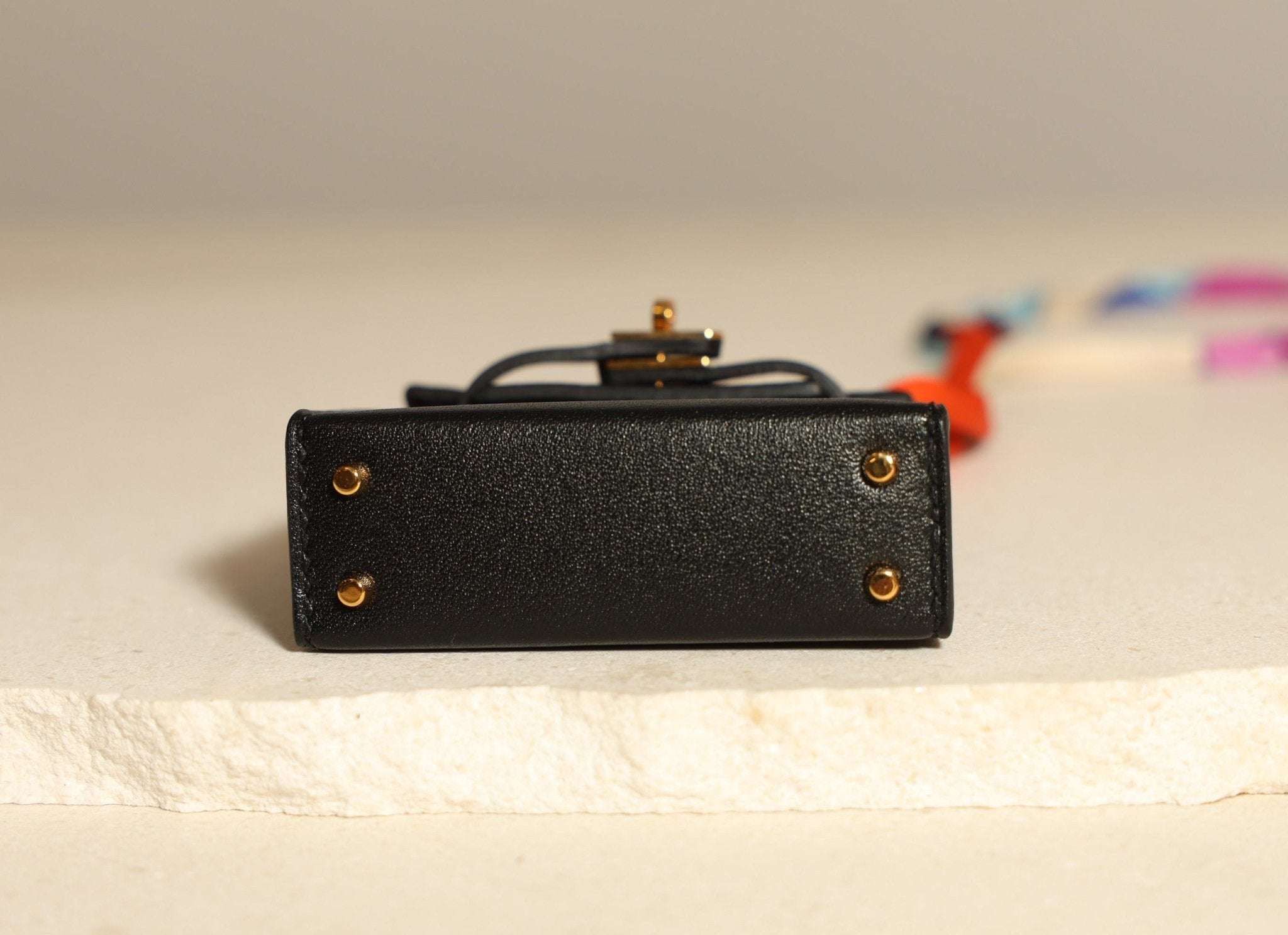 Hermès 2023 Micro Kelly Noir Tadelakt Twilly Bag Charm - FashioNica