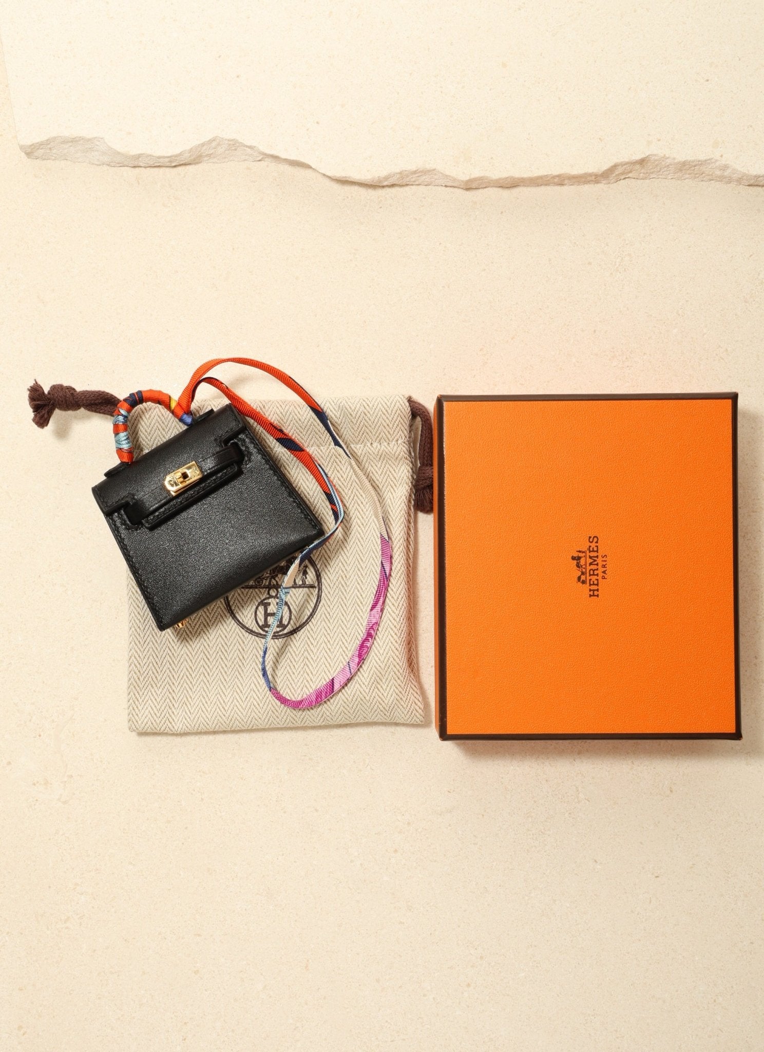 Hermès 2023 Micro Kelly Noir Tadelakt Twilly Bag Charm - FashioNica