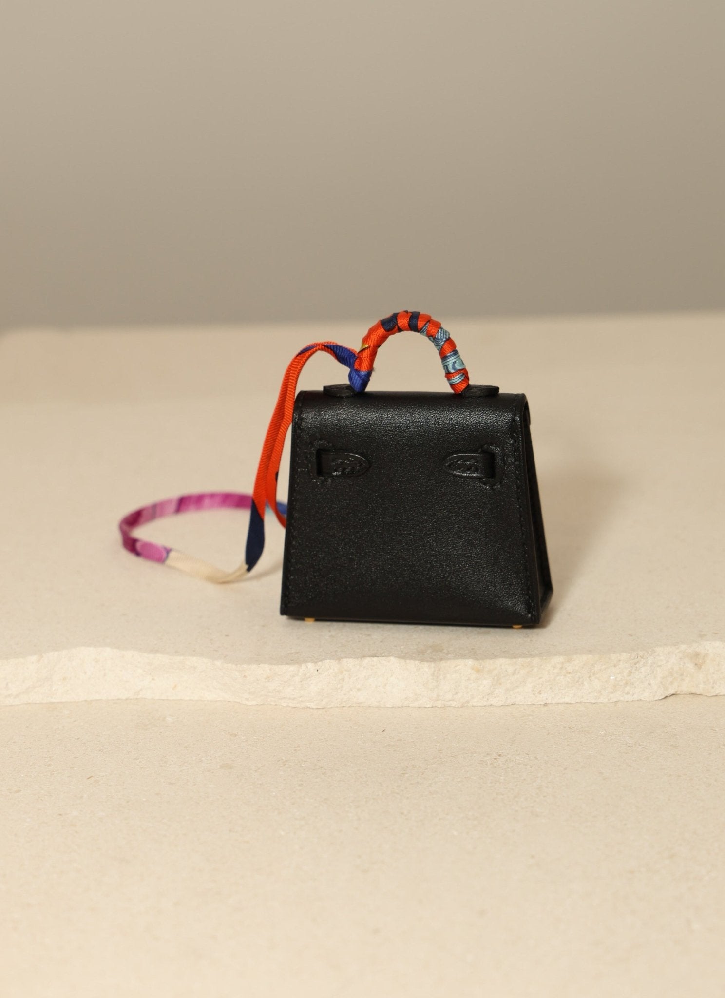 Hermès 2023 Micro Kelly Noir Tadelakt Twilly Bag Charm - FashioNica