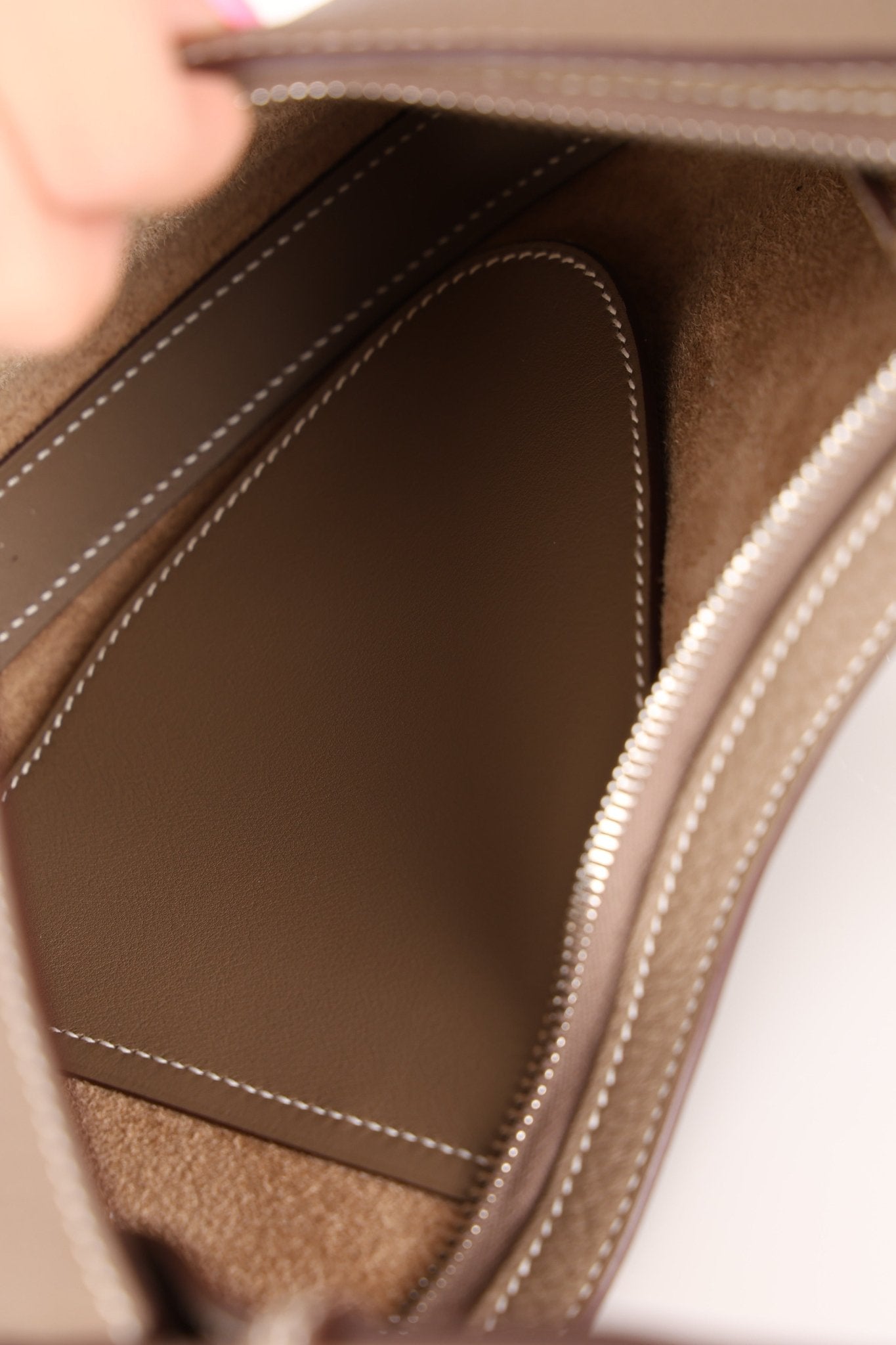 Hermès Etoupe Togo P’tit Arçon PHW - FashioNica