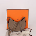 Hermès Etoupe Togo P’tit Arçon PHW - FashioNica