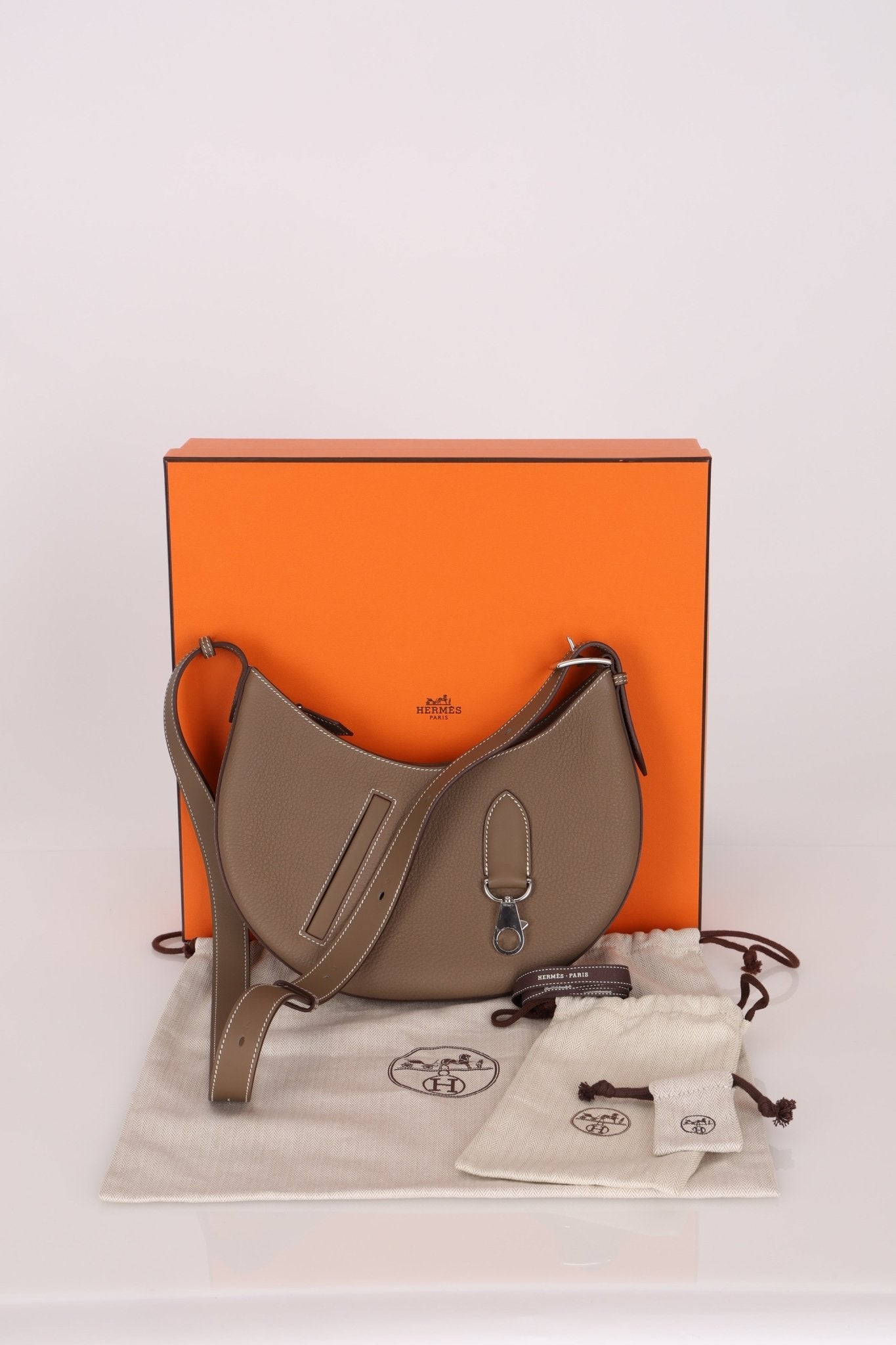 Hermès Etoupe Togo P’tit Arçon PHW - FashioNica