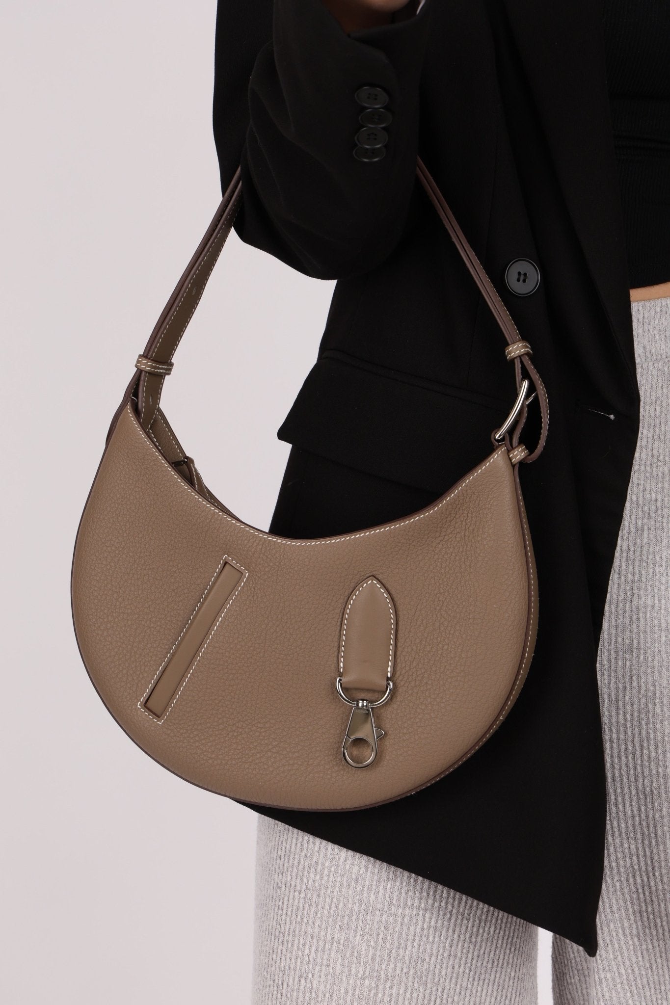 Hermès Etoupe Togo P’tit Arçon PHW - FashioNica