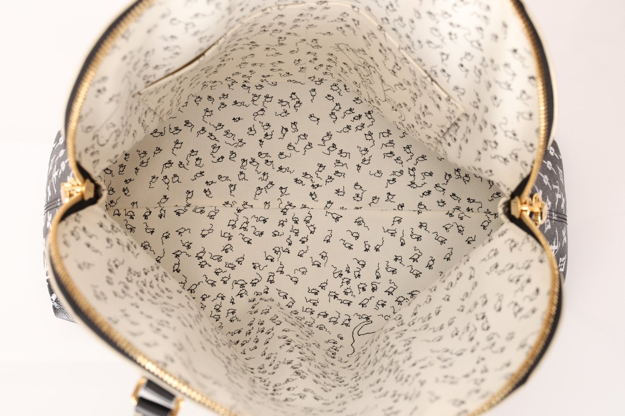 Limited Edition 2018 Louis Vuitton x Grace Coddington Catogram Alma MM - FashioNica