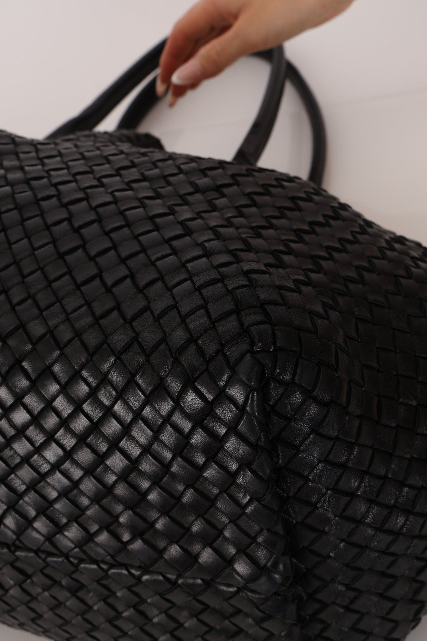 Limited Edition Bottega Veneta Black Intrecciato Large Cabat with Pouch - FashioNica