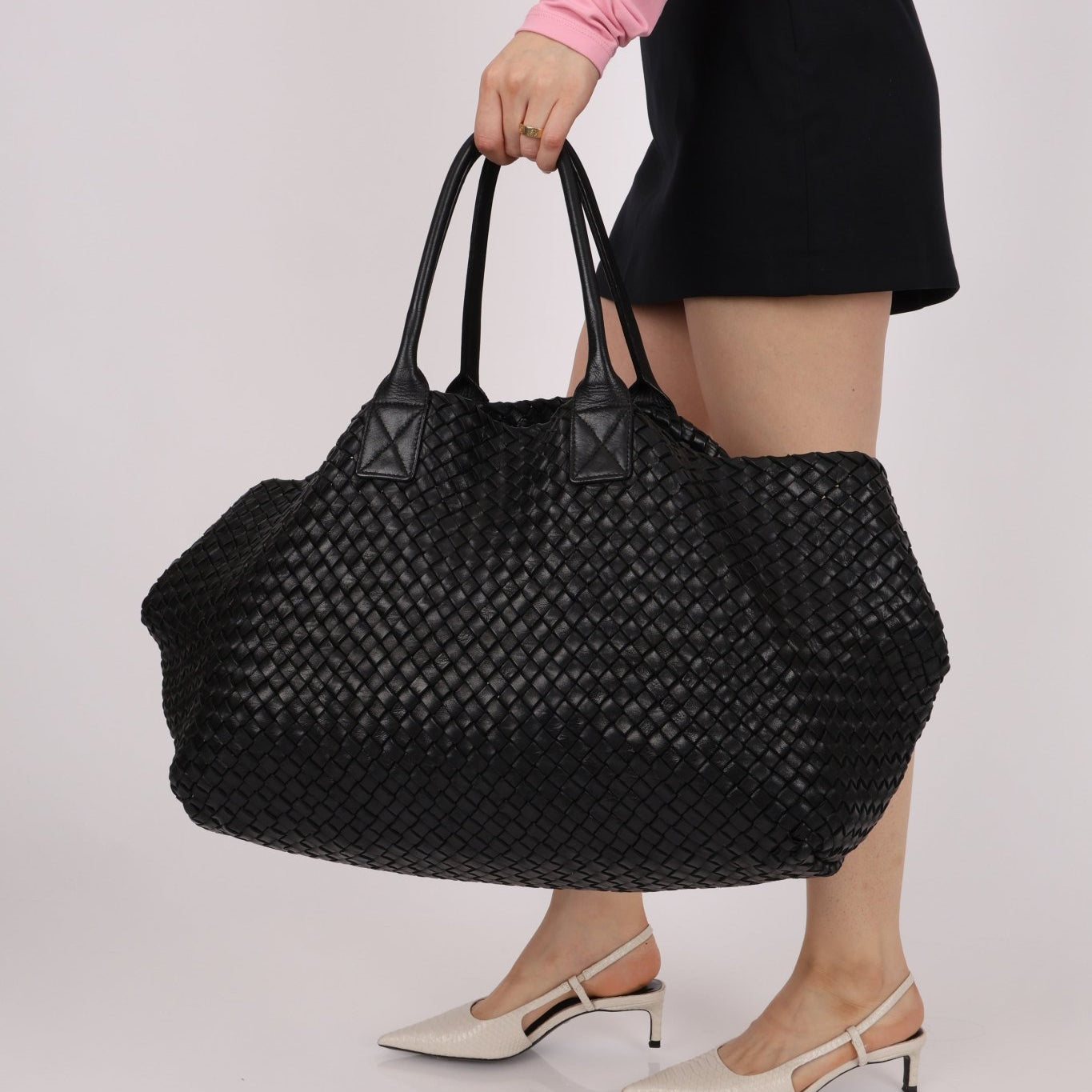 Limited Edition Bottega Veneta Black Intrecciato Large Cabat with Pouch - FashioNica