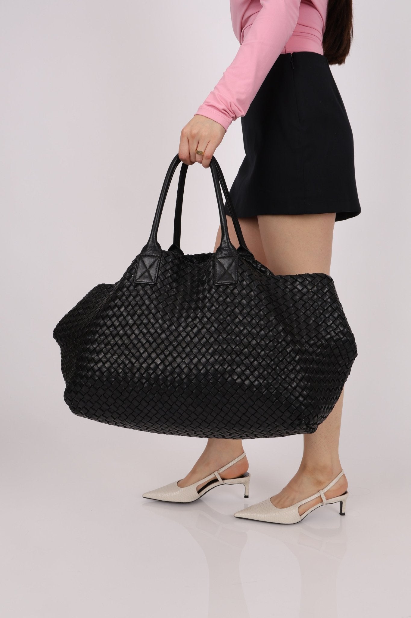 Limited Edition Bottega Veneta Black Intrecciato Large Cabat with Pouch - FashioNica