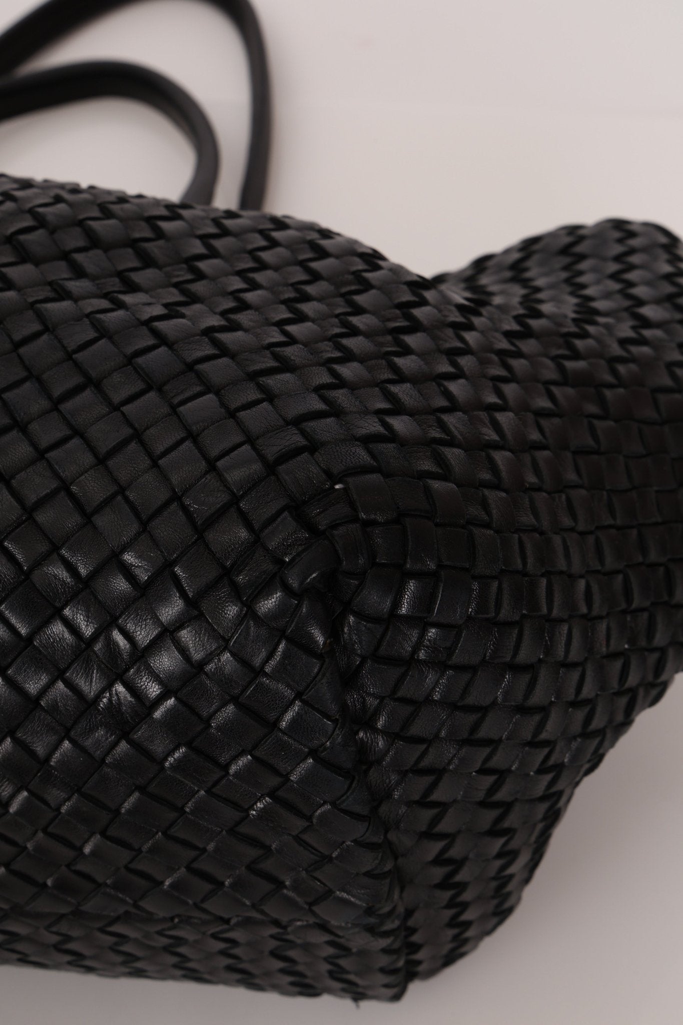 Limited Edition Bottega Veneta Black Intrecciato Large Cabat with Pouch - FashioNica