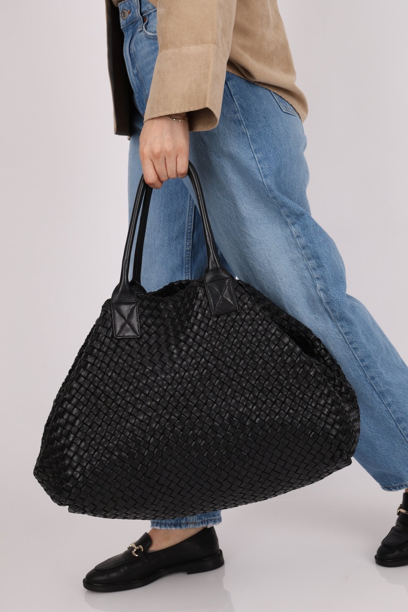 Limited Edition Bottega Veneta Black Intrecciato Large Cabat with Pouch - FashioNica