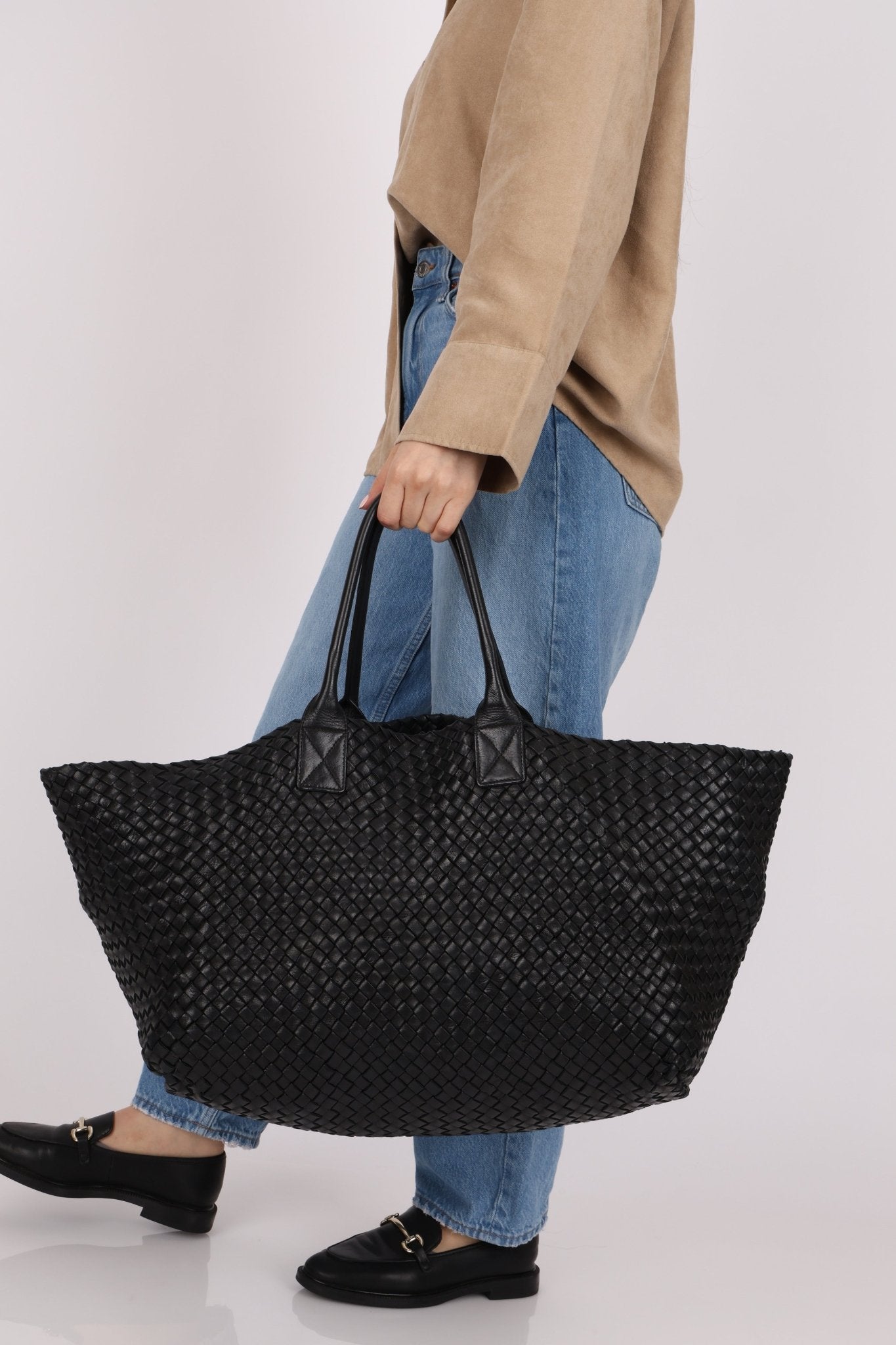 Limited Edition Bottega Veneta Black Intrecciato Large Cabat with Pouch - FashioNica