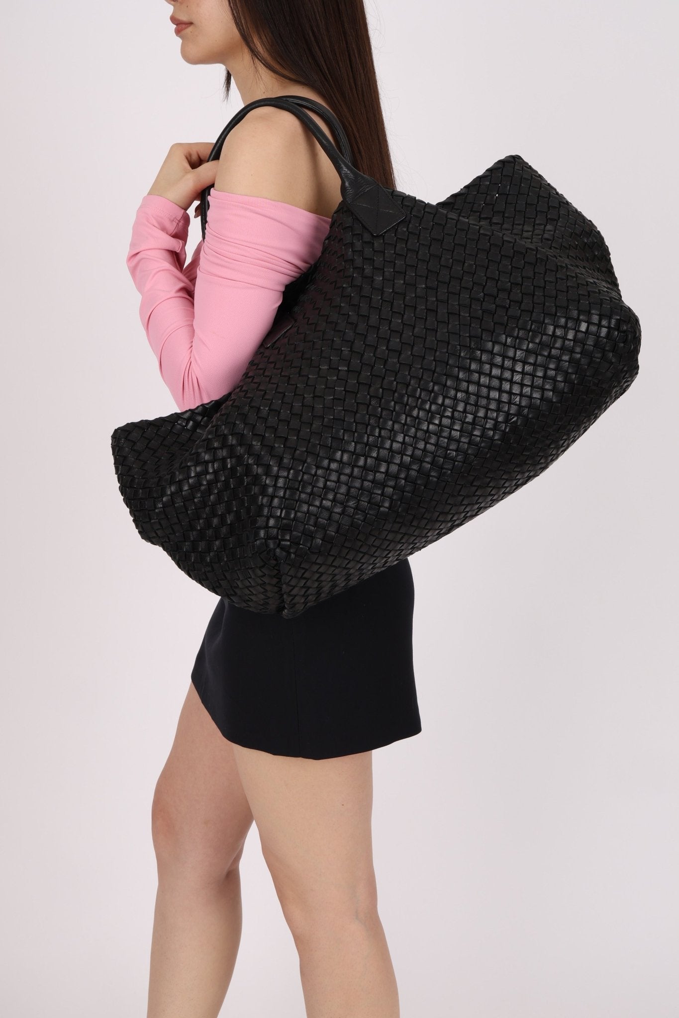 Limited Edition Bottega Veneta Black Intrecciato Large Cabat with Pouch - FashioNica