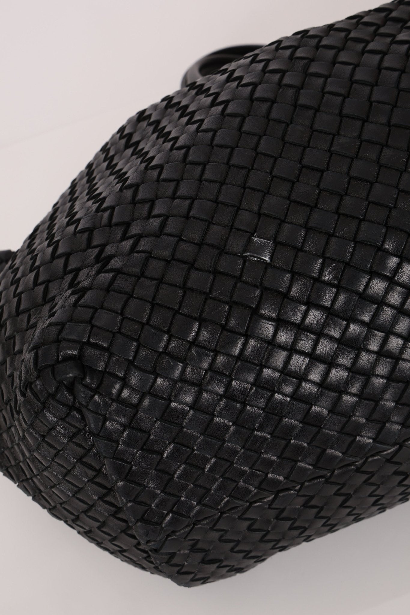 Limited Edition Bottega Veneta Black Intrecciato Large Cabat with Pouch - FashioNica