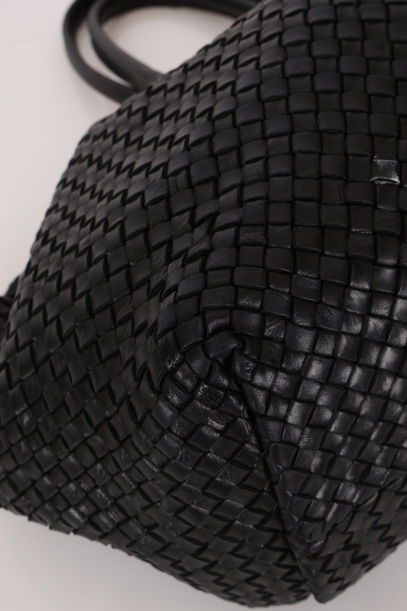 Limited Edition Bottega Veneta Black Intrecciato Large Cabat with Pouch - FashioNica