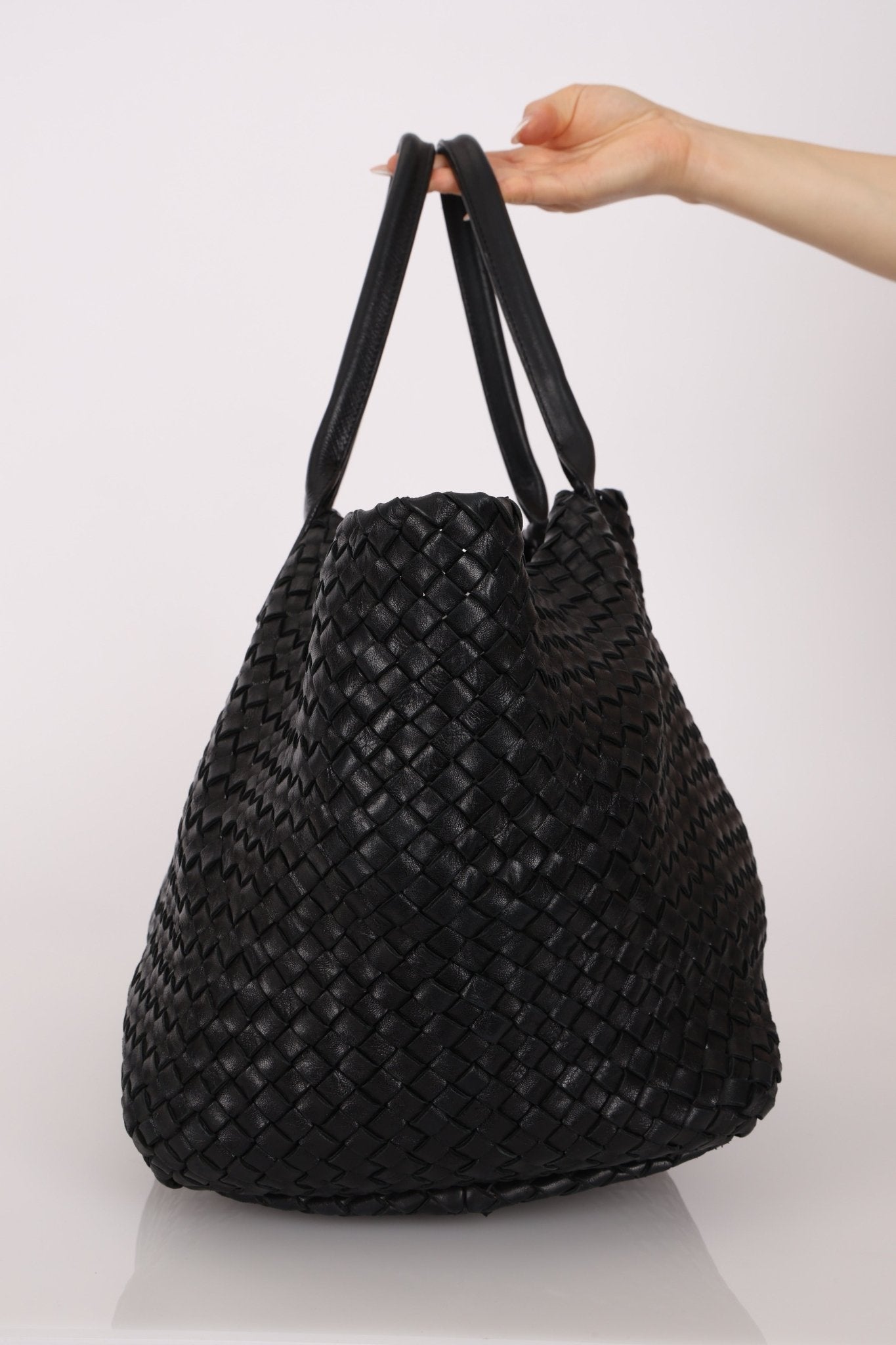 Limited Edition Bottega Veneta Black Intrecciato Large Cabat with Pouch - FashioNica