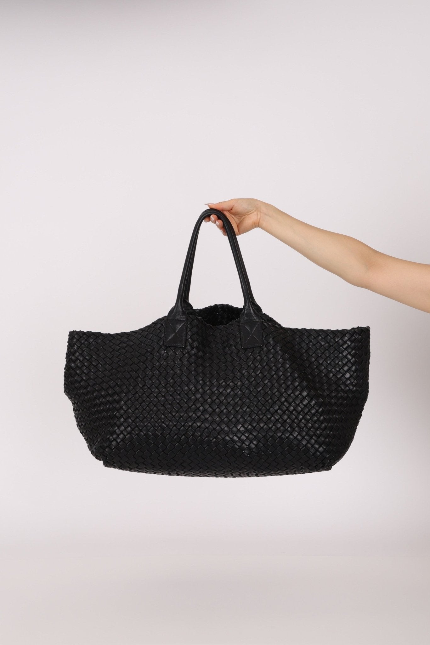 Limited Edition Bottega Veneta Black Intrecciato Large Cabat with Pouch - FashioNica