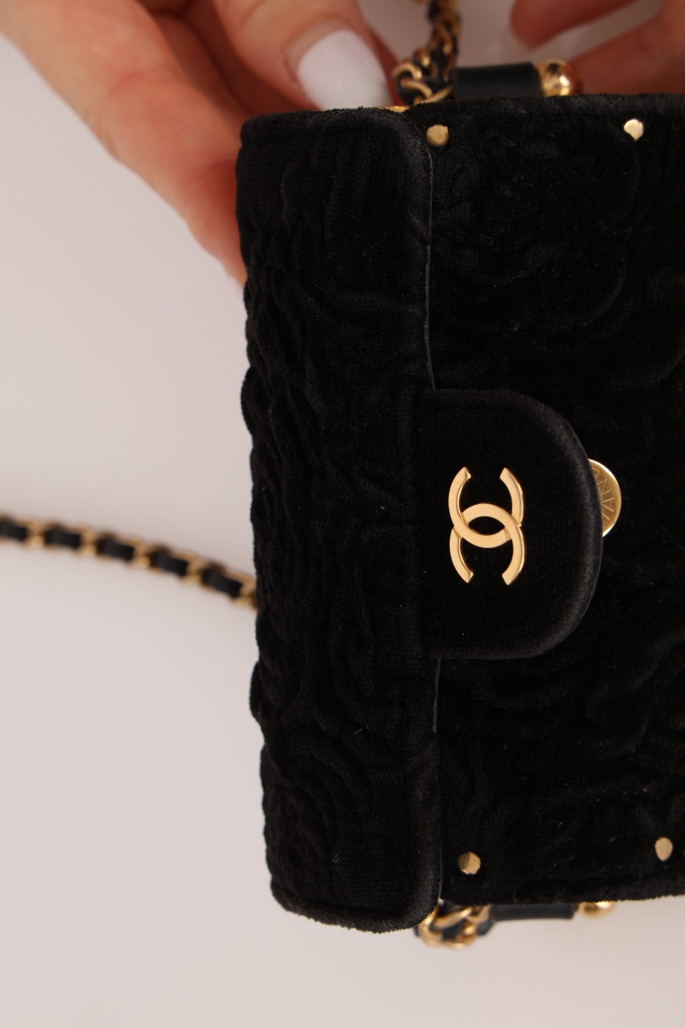 Limited Edition Chanel Métiers D'art 2021 Velvet Embossed Jewel Miniaudiere - FashioNica