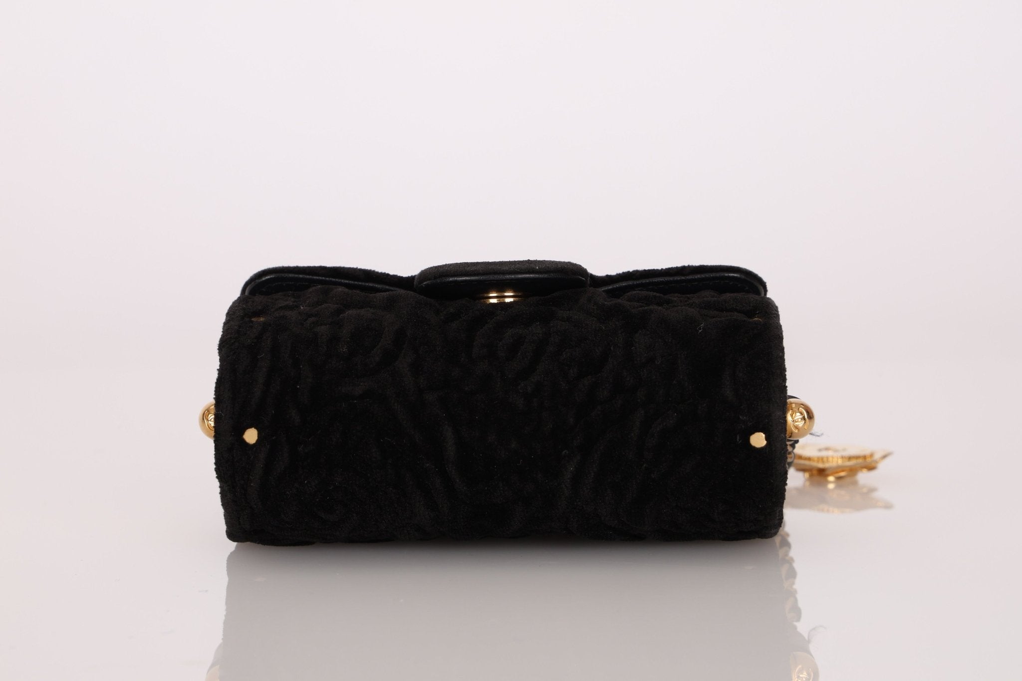 Limited Edition Chanel Métiers D'art 2021 Velvet Embossed Jewel Miniaudiere - FashioNica