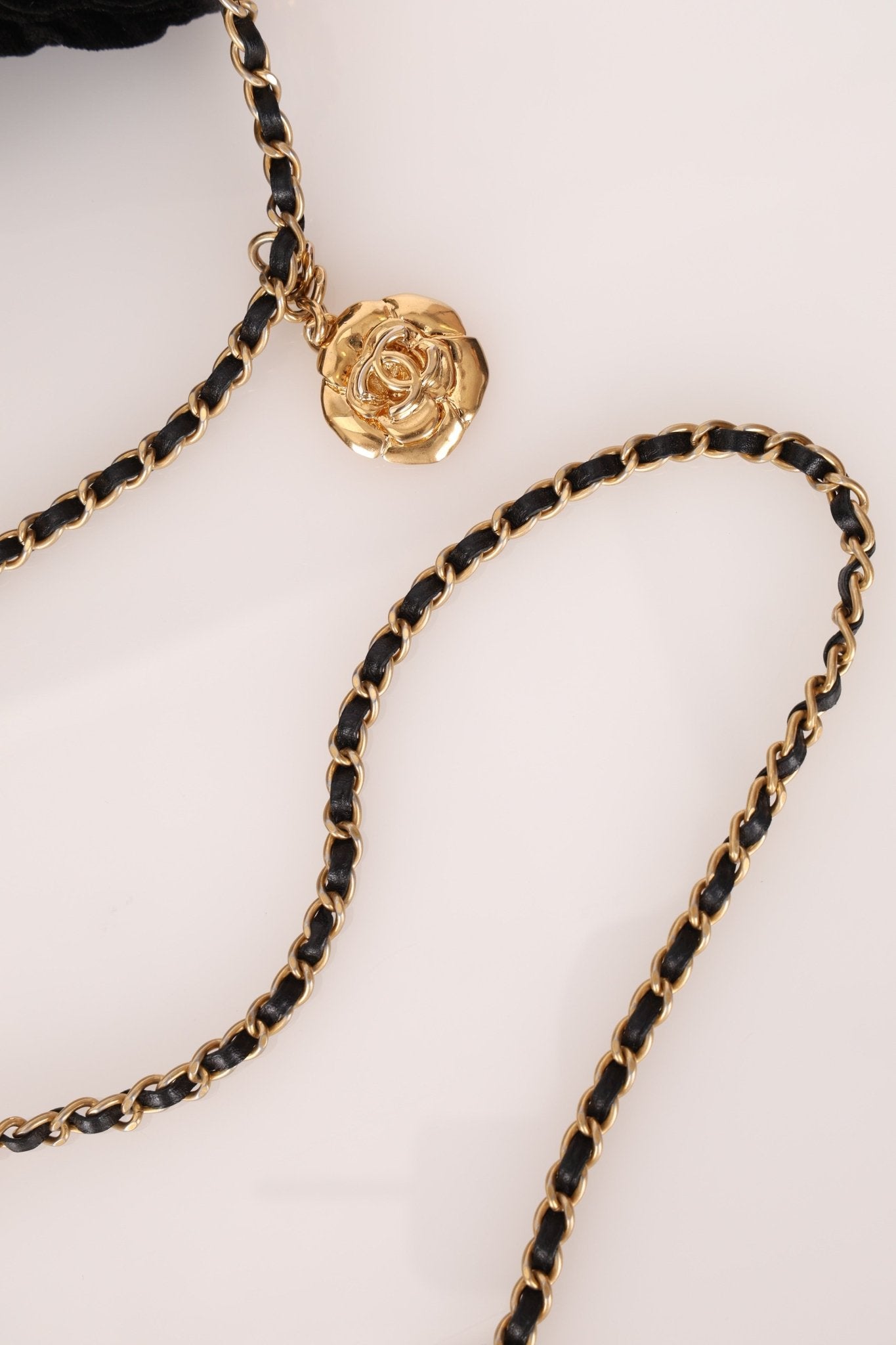 Limited Edition Chanel Métiers D'art 2021 Velvet Embossed Jewel Miniaudiere - FashioNica