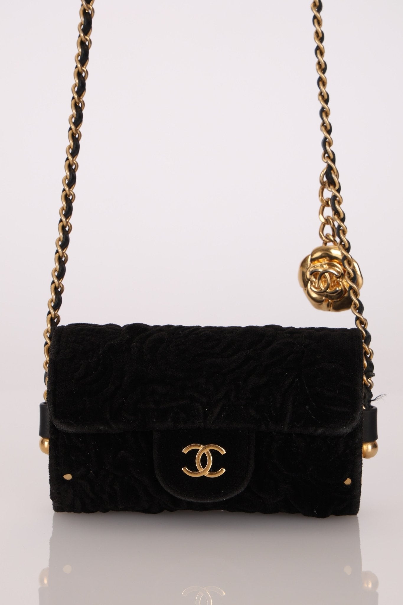 Limited Edition Chanel Métiers D'art 2021 Velvet Embossed Jewel Miniaudiere - FashioNica