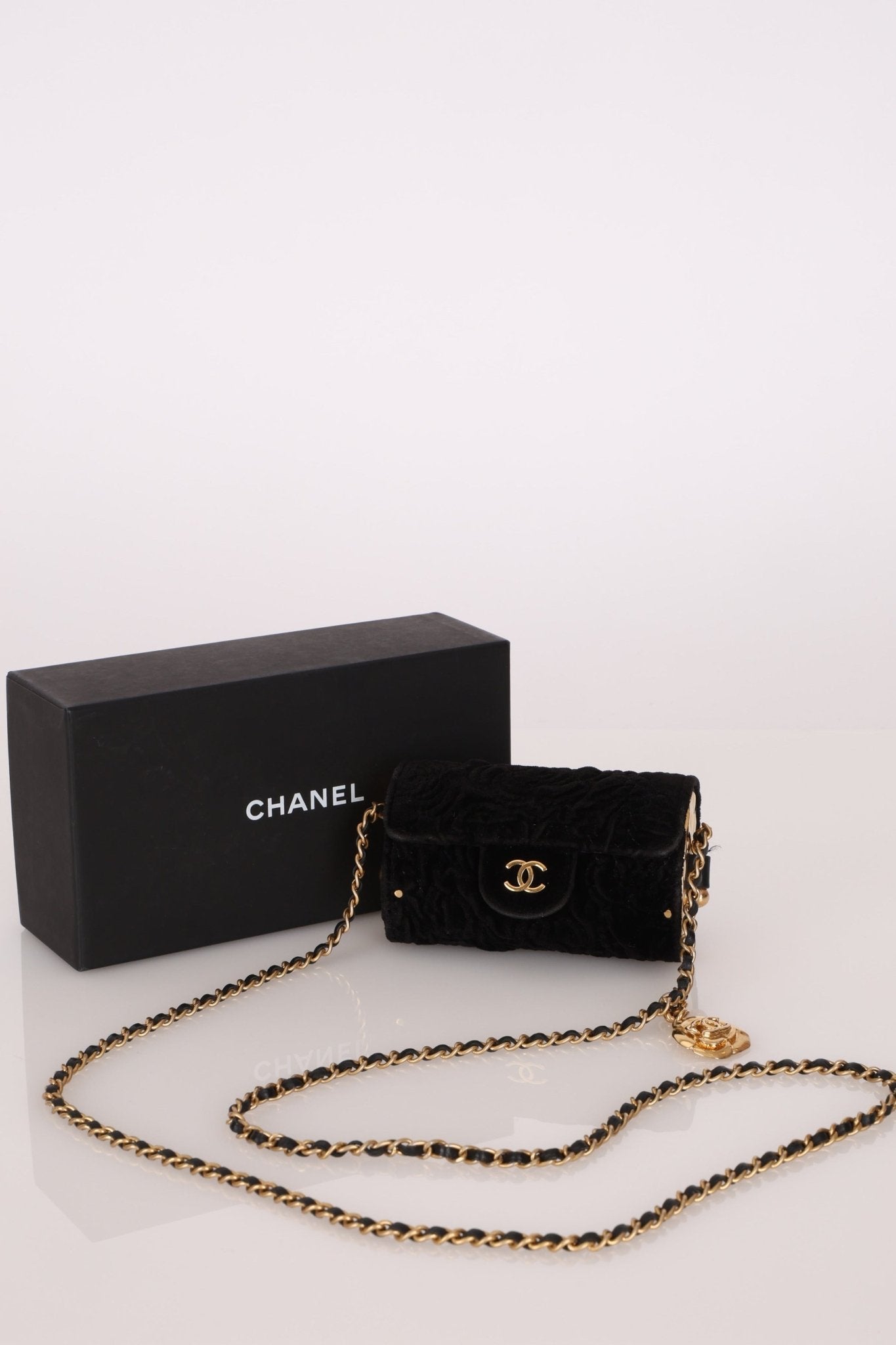 Limited Edition Chanel Métiers D'art 2021 Velvet Embossed Jewel Miniaudiere - FashioNica