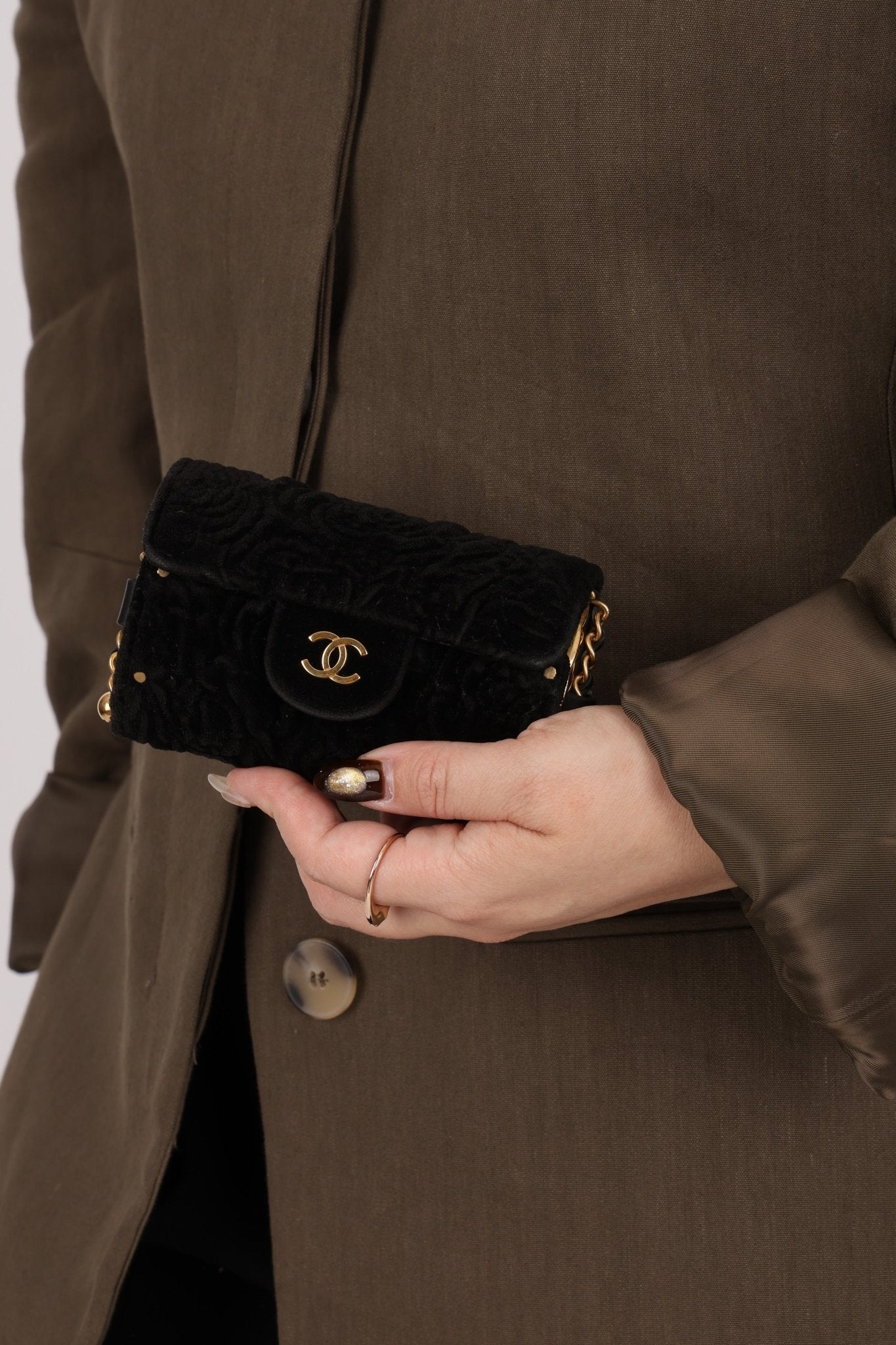 Limited Edition Chanel Métiers D'art 2021 Velvet Embossed Jewel Miniaudiere - FashioNica