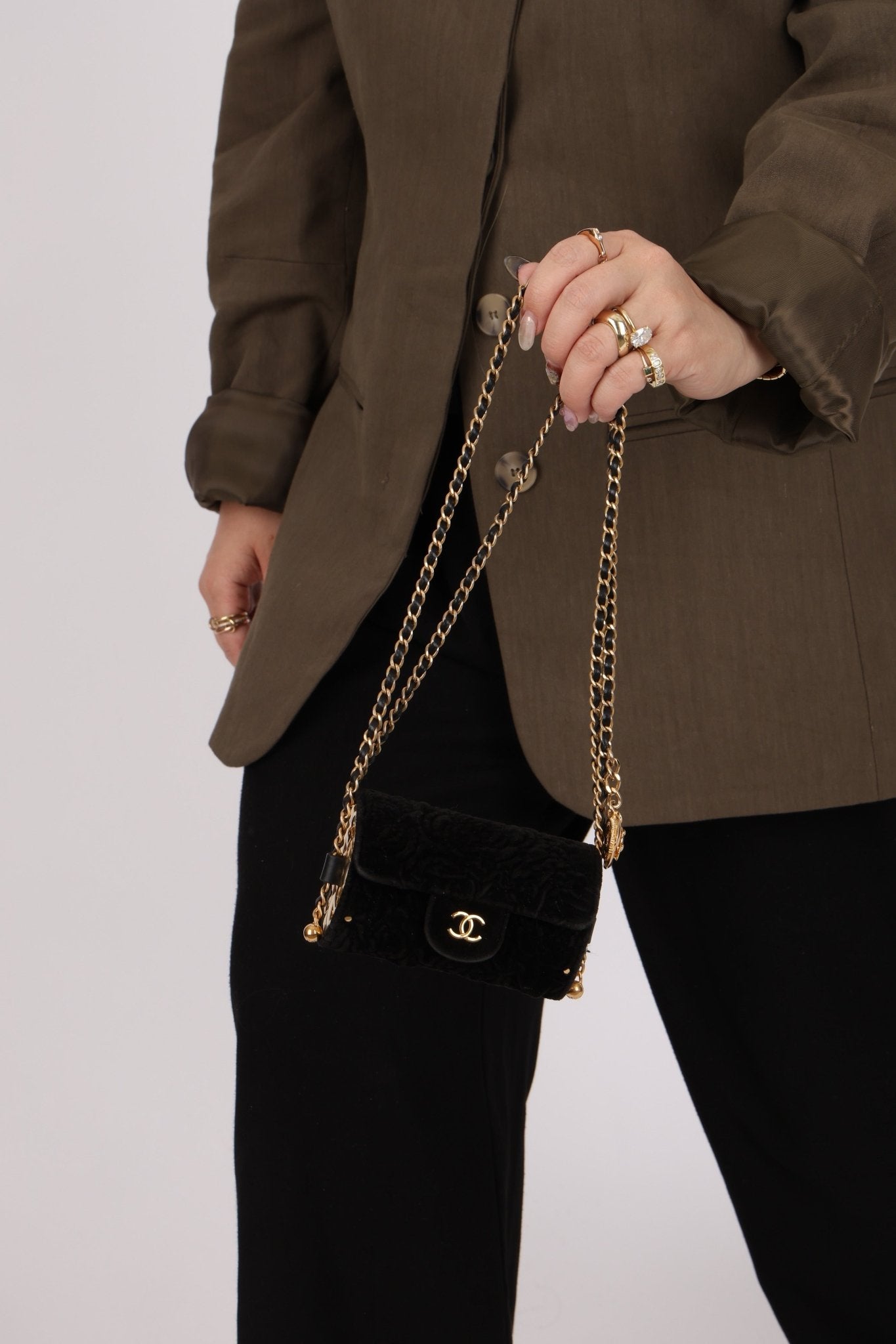 Limited Edition Chanel Métiers D'art 2021 Velvet Embossed Jewel Miniaudiere - FashioNica