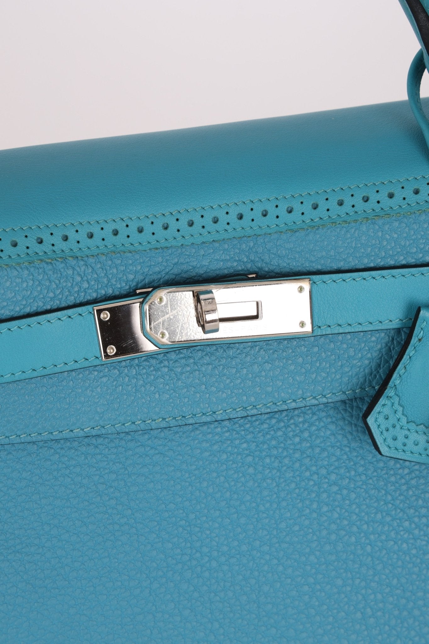 Limited Edition Hermès 2015 Turquoise Togo & Swift Ghillies Kelly 32 PHW - FashioNica