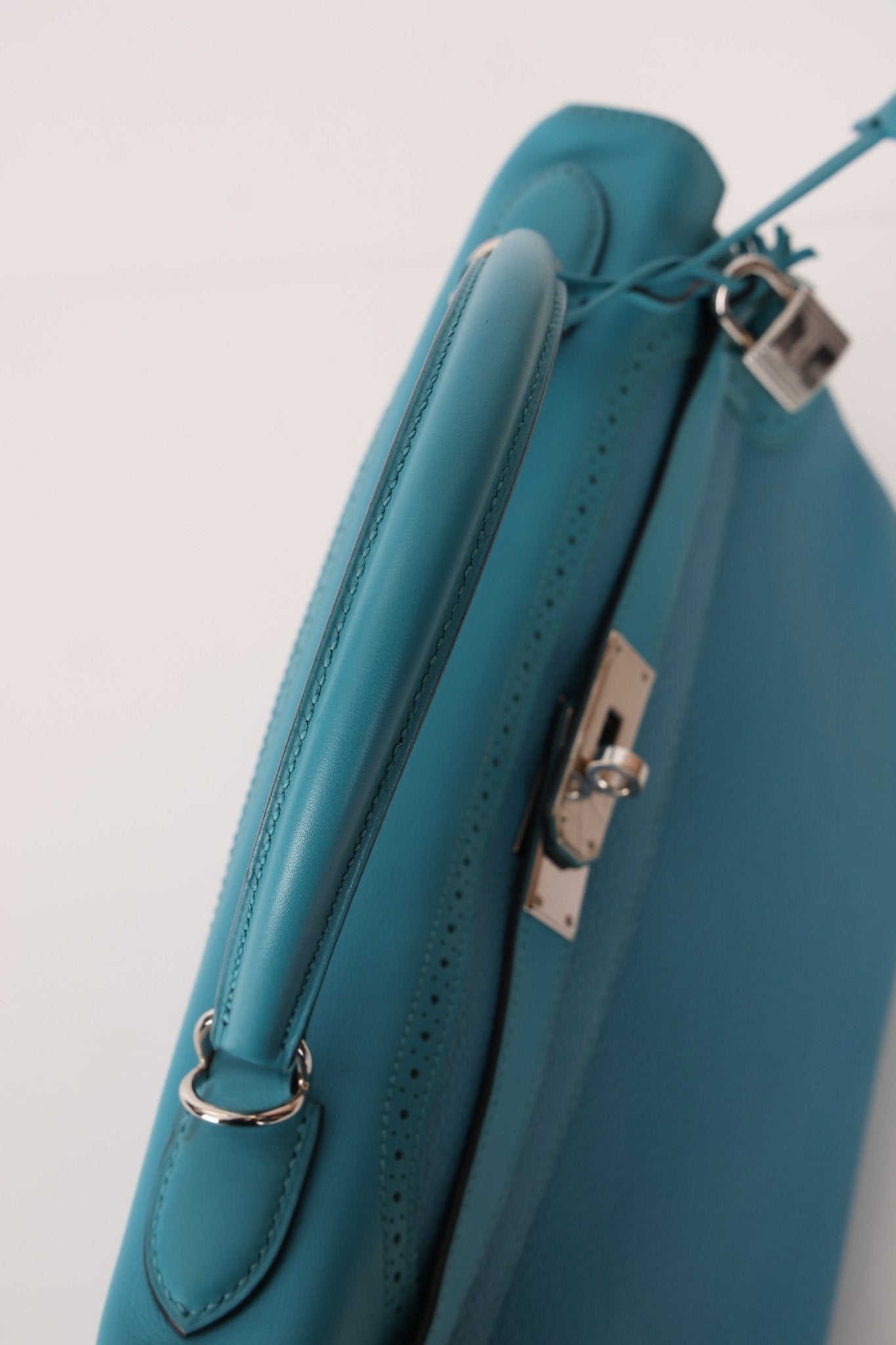 Limited Edition Hermès 2015 Turquoise Togo & Swift Ghillies Kelly 32 PHW - FashioNica
