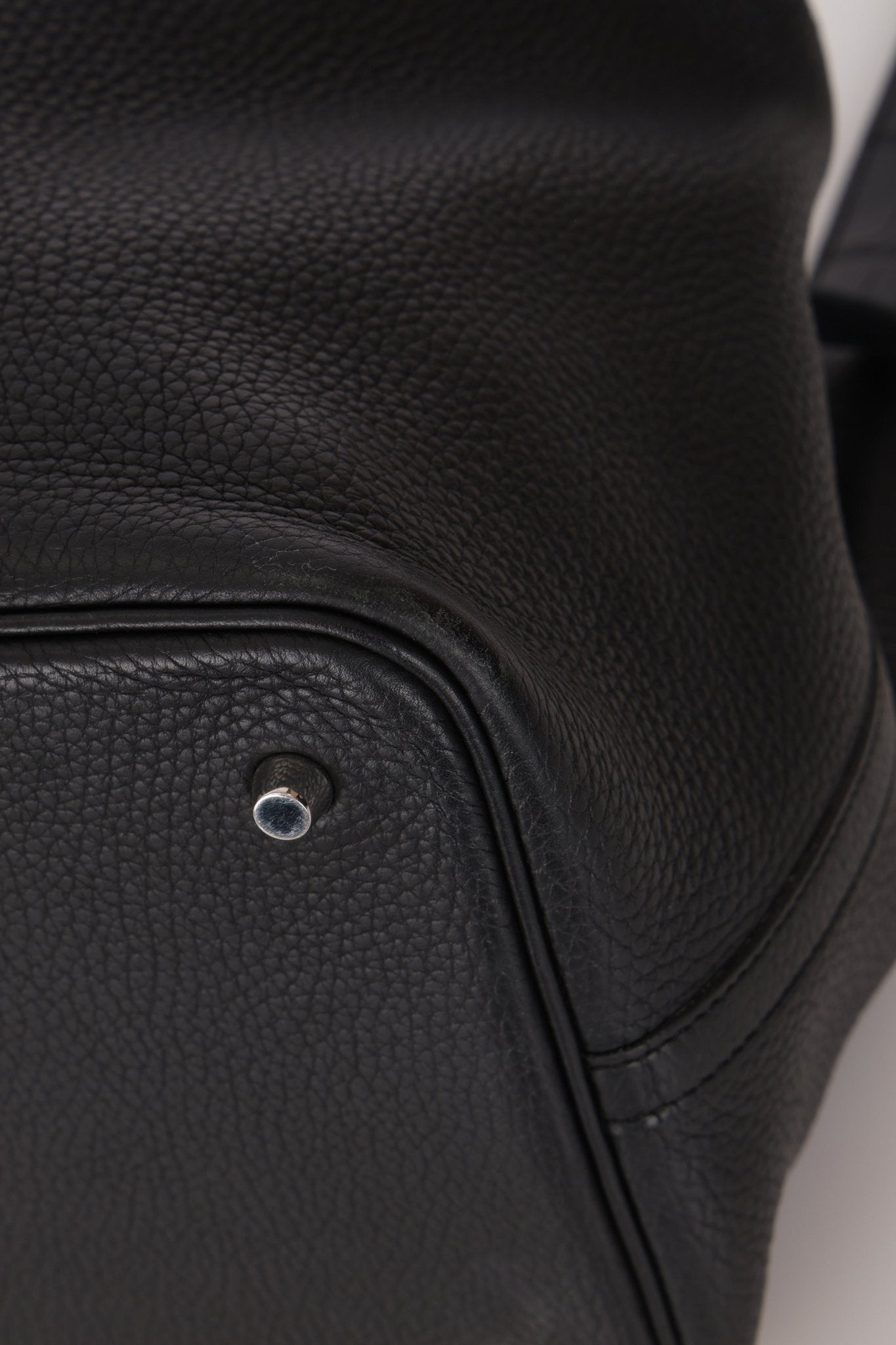 Limited Edition Hermès 2019 Noir Clemence and Matte Alligator Touch Picotin 22 - FashioNica