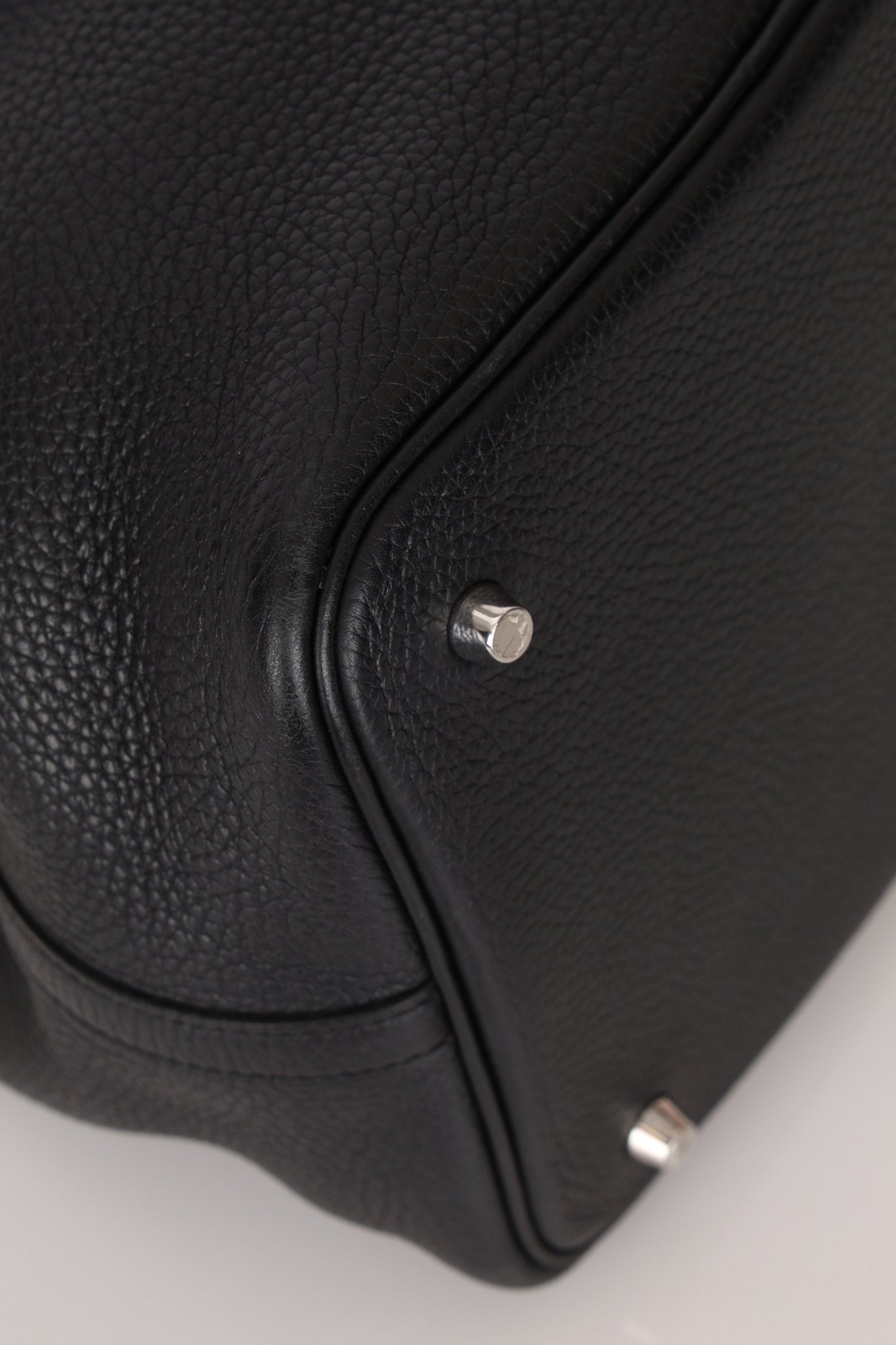 Limited Edition Hermès 2019 Noir Clemence and Matte Alligator Touch Picotin 22 - FashioNica