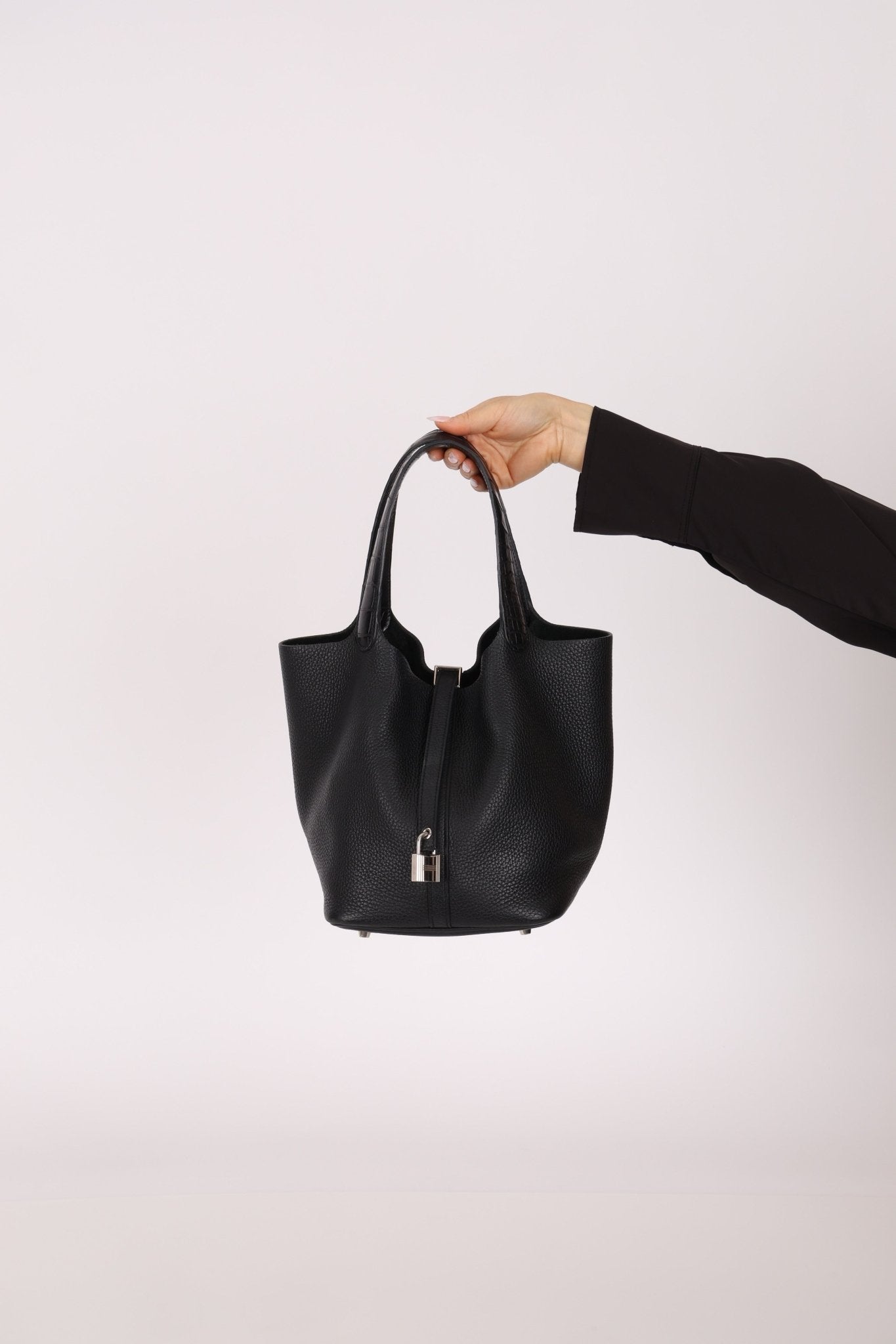 Limited Edition Hermès 2019 Noir Clemence and Matte Alligator Touch Picotin 22 - FashioNica