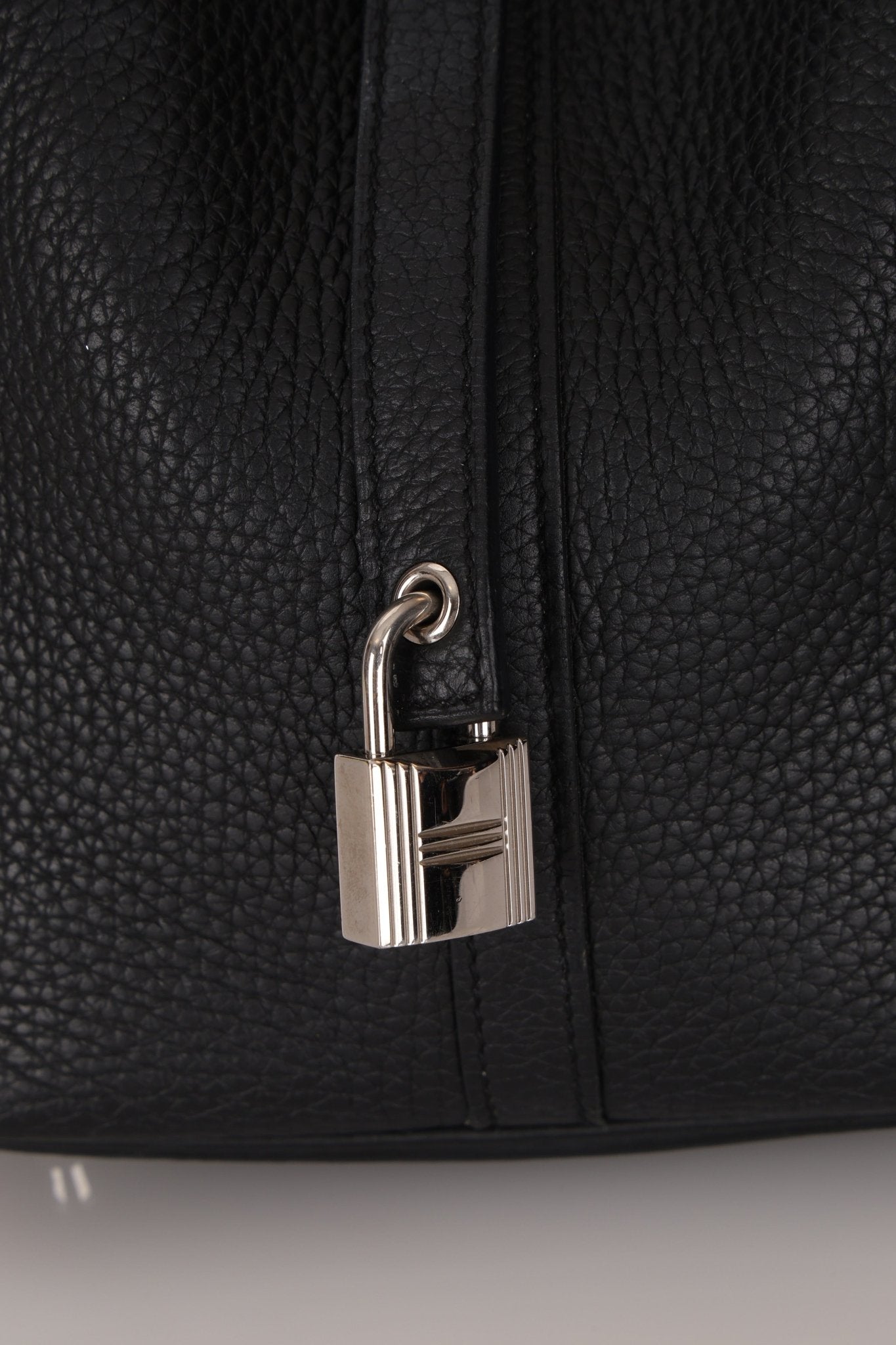 Limited Edition Hermès 2019 Noir Clemence and Matte Alligator Touch Picotin 22 - FashioNica