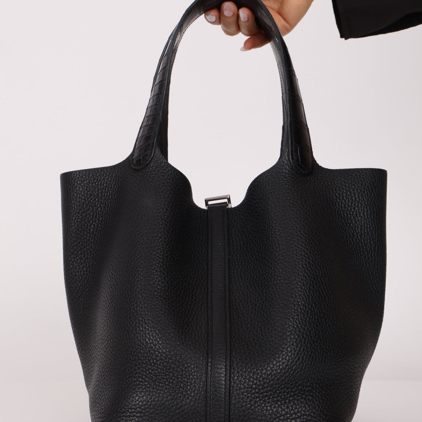 Limited Edition Hermès 2019 Noir Clemence and Matte Alligator Touch Picotin 22 - FashioNica