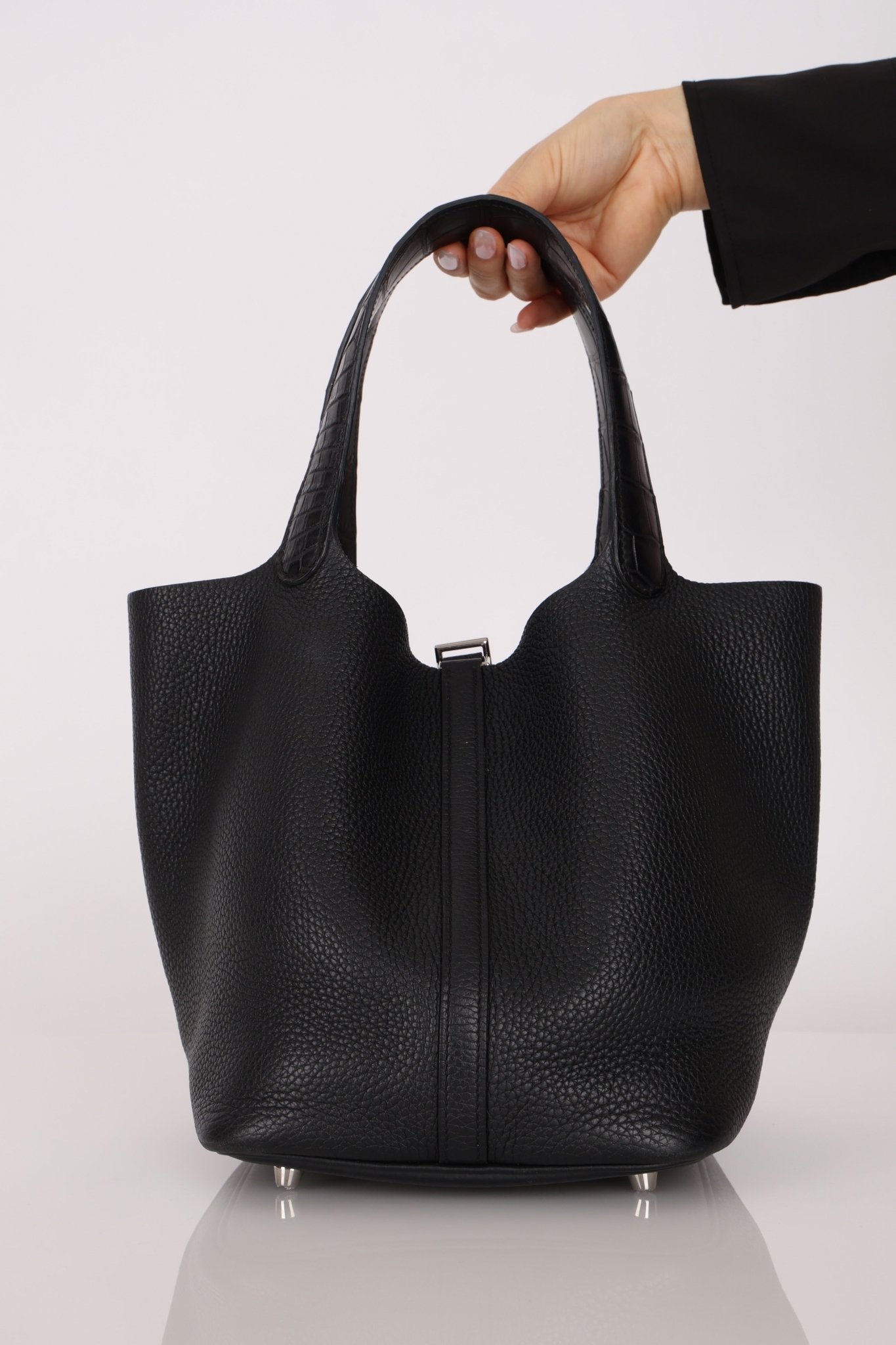 Limited Edition Hermès 2019 Noir Clemence and Matte Alligator Touch Picotin 22 - FashioNica