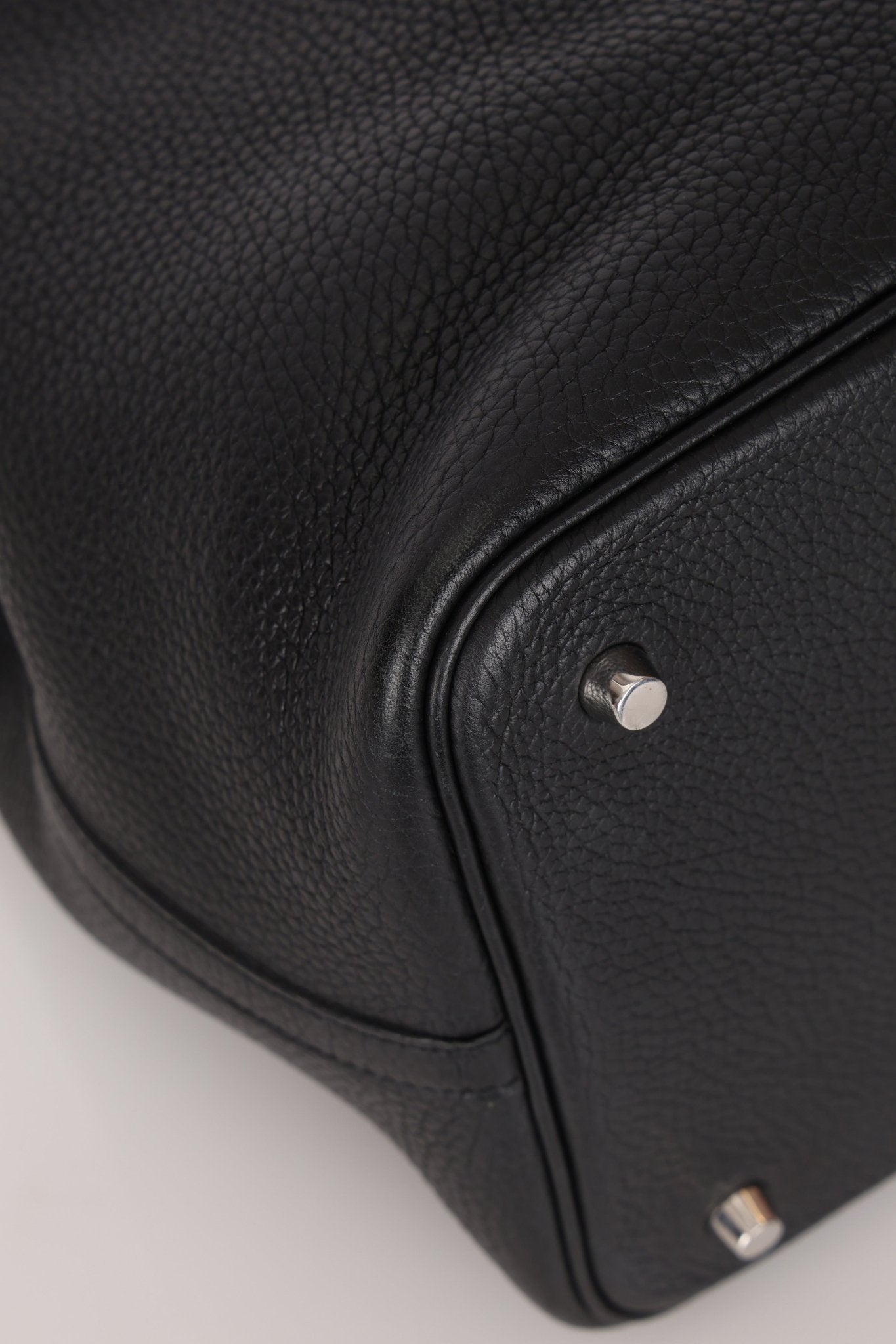 Limited Edition Hermès 2019 Noir Clemence and Matte Alligator Touch Picotin 22 - FashioNica