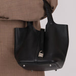 Limited Edition Hermès 2019 Noir Clemence and Matte Alligator Touch Picotin 22 - FashioNica