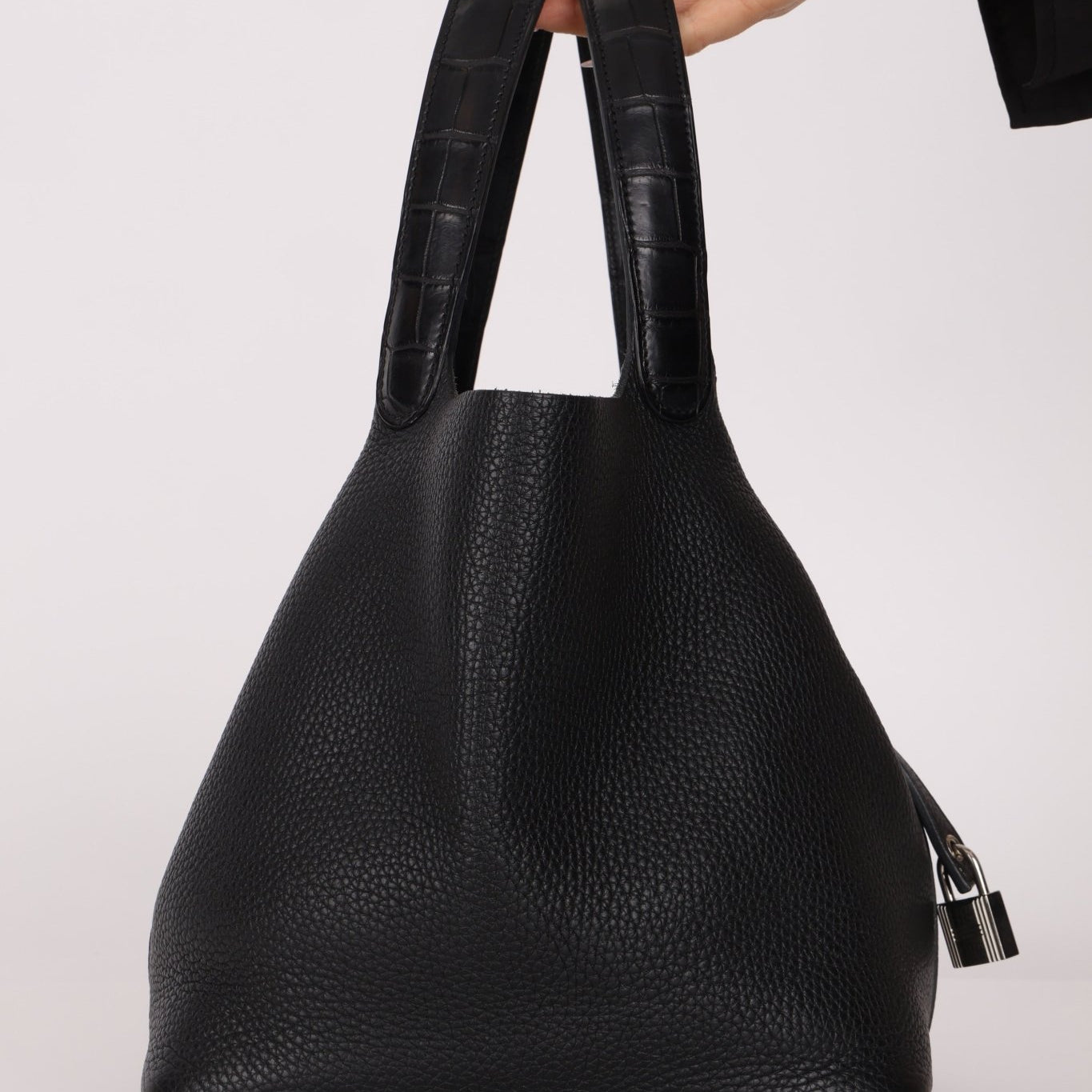 Limited Edition Hermès 2019 Noir Clemence and Matte Alligator Touch Picotin 22 - FashioNica