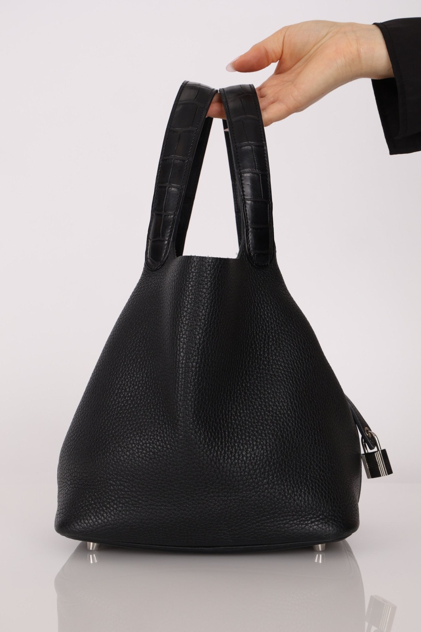 Limited Edition Hermès 2019 Noir Clemence and Matte Alligator Touch Picotin 22 - FashioNica