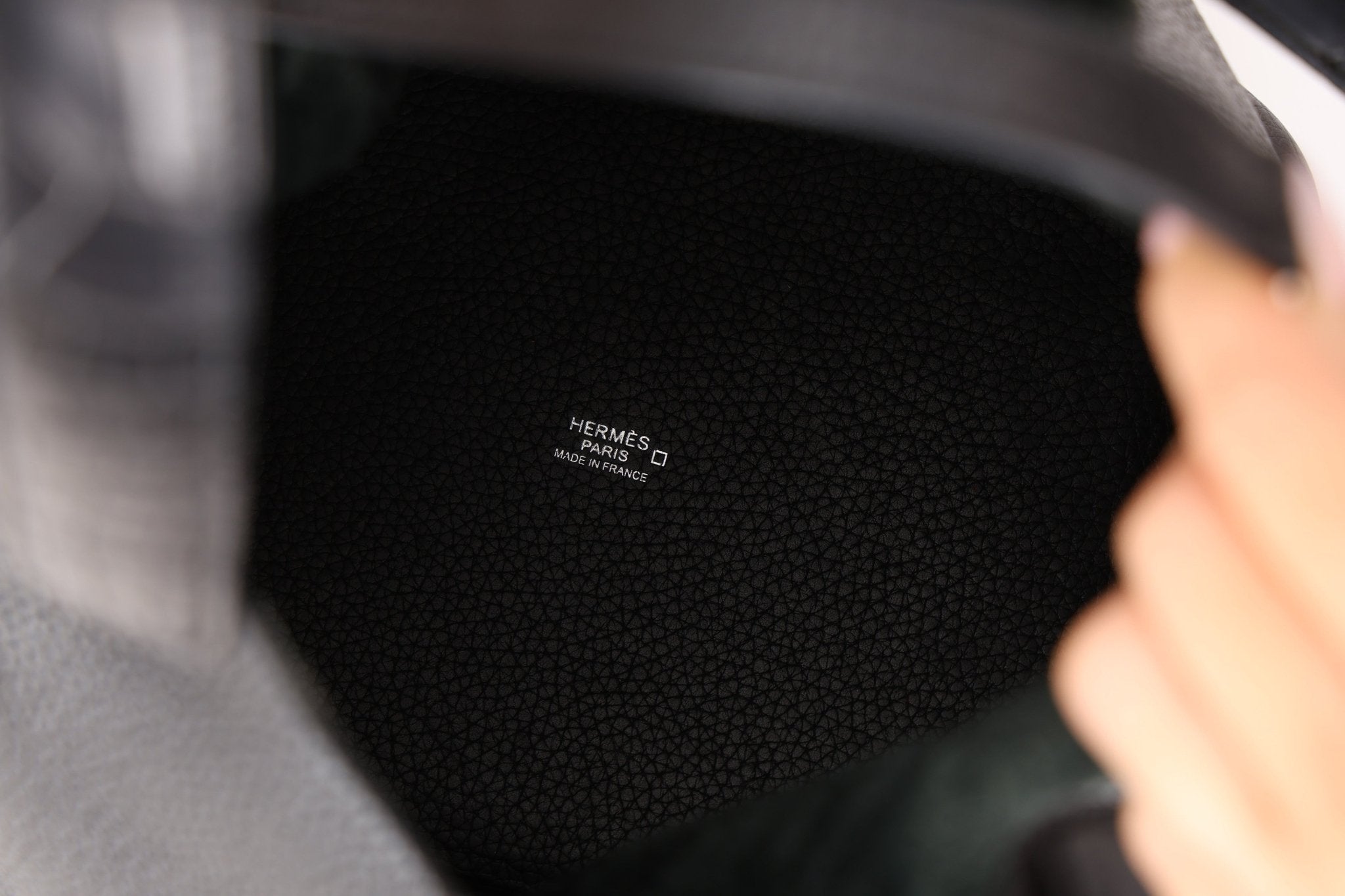 Limited Edition Hermès 2019 Noir Clemence and Matte Alligator Touch Picotin 22 - FashioNica