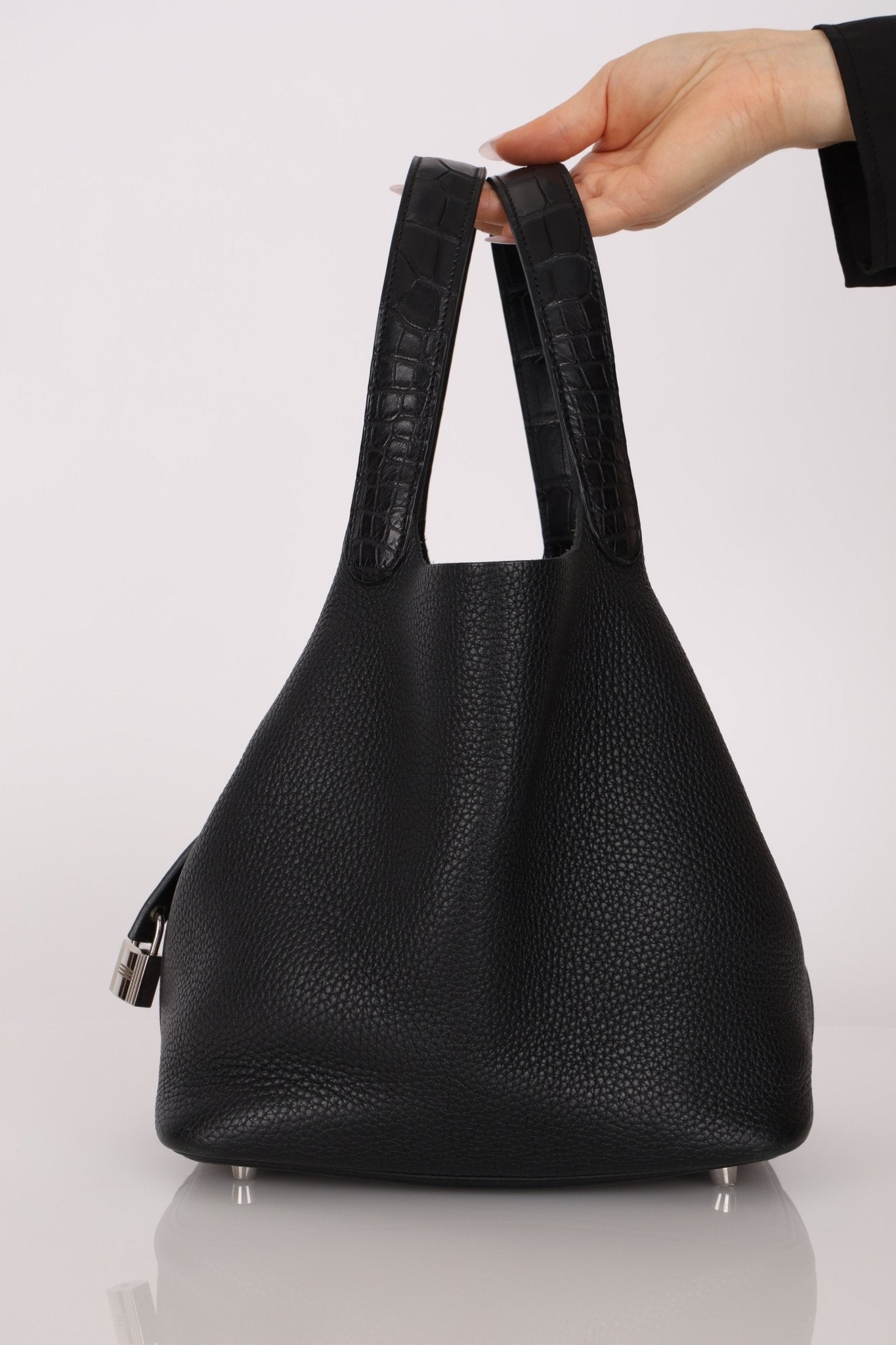 Limited Edition Hermès 2019 Noir Clemence and Matte Alligator Touch Picotin 22 - FashioNica