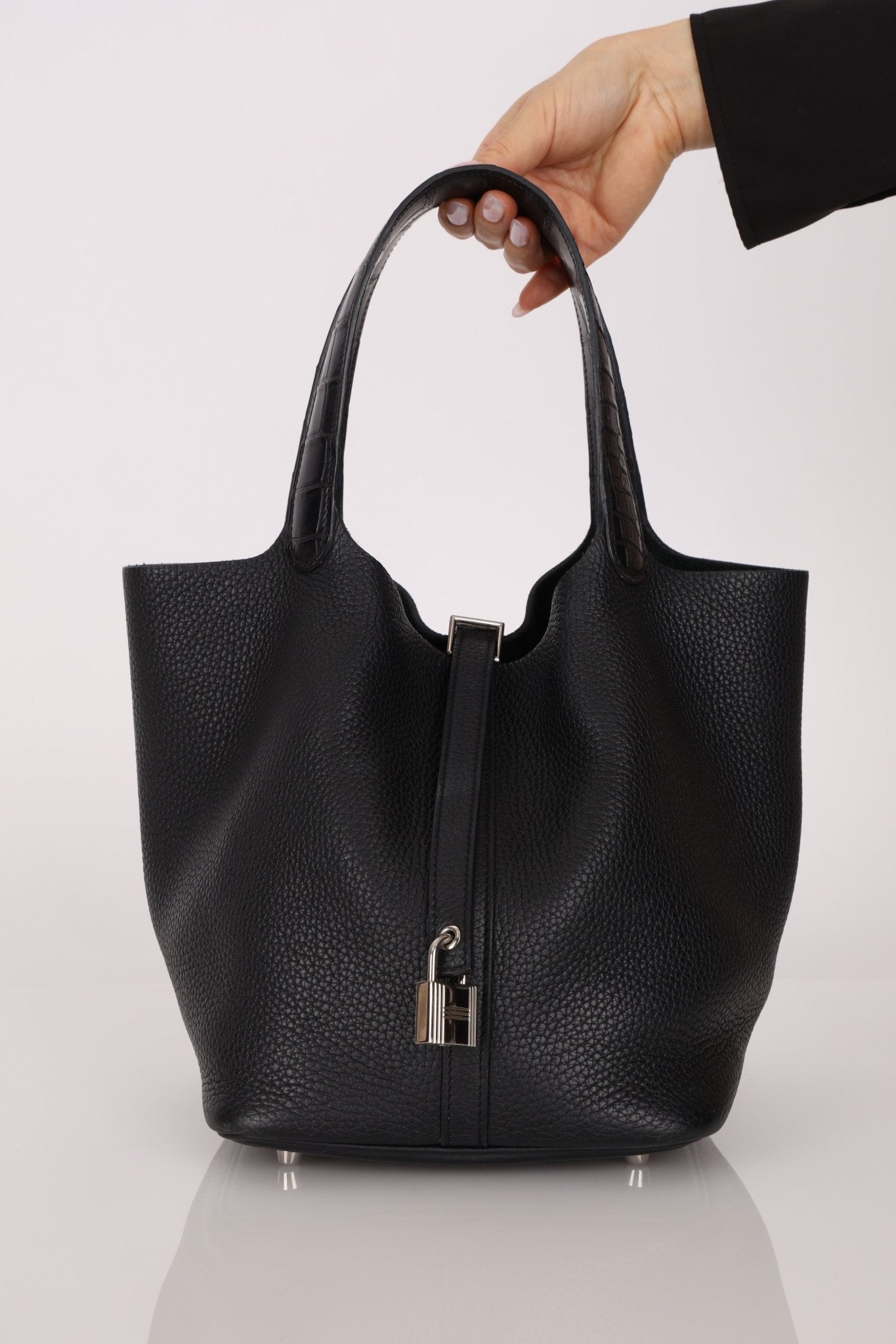 Limited Edition Hermès 2019 Noir Clemence and Matte Alligator Touch Picotin 22 - FashioNica