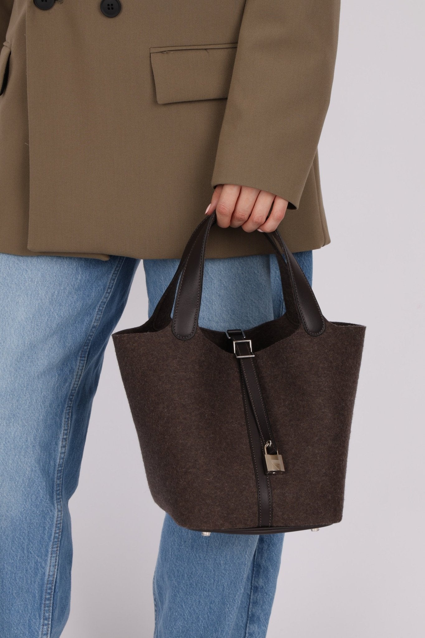 Limited Edition Hermès 2021 Ebene Swift and Wool Picotin 22 PHW - FashioNica